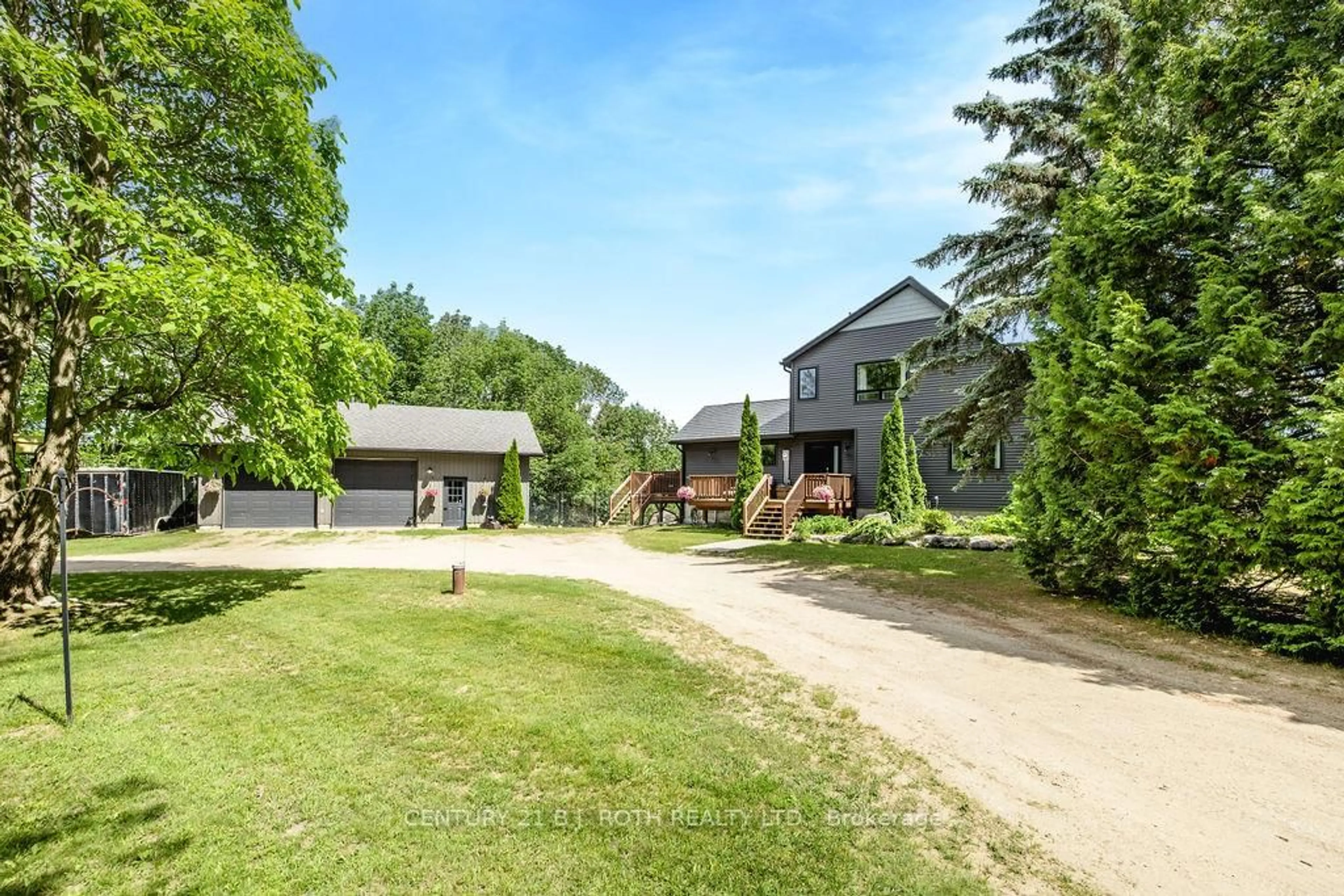 A pic from outside/outdoor area/front of a property/back of a property/a pic from drone, unknown for 2711 Foxmead Rd, Oro-Medonte Ontario L0K 1E0