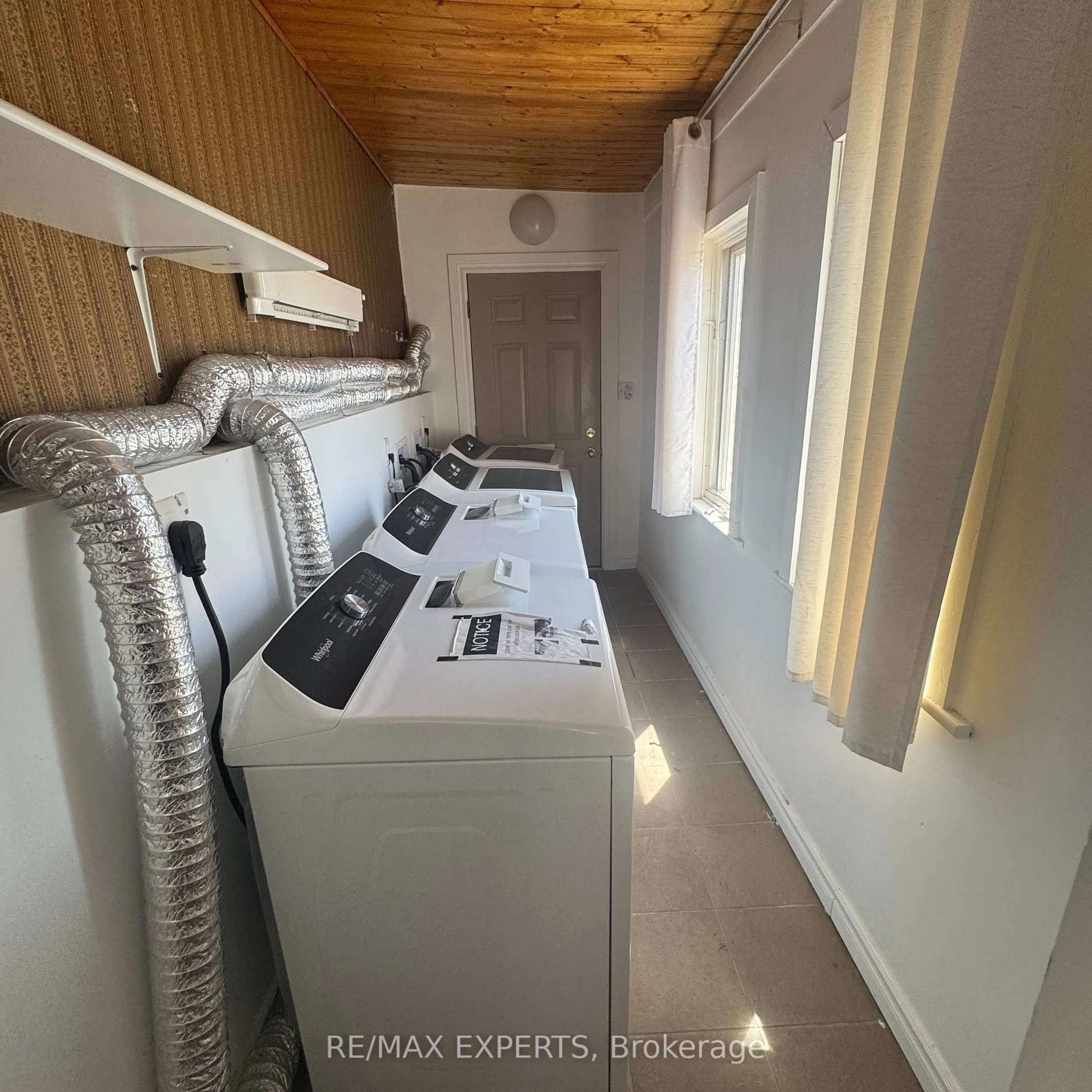Laundry room for 418 Dominion Ave, Midland Ontario L4L 1P2