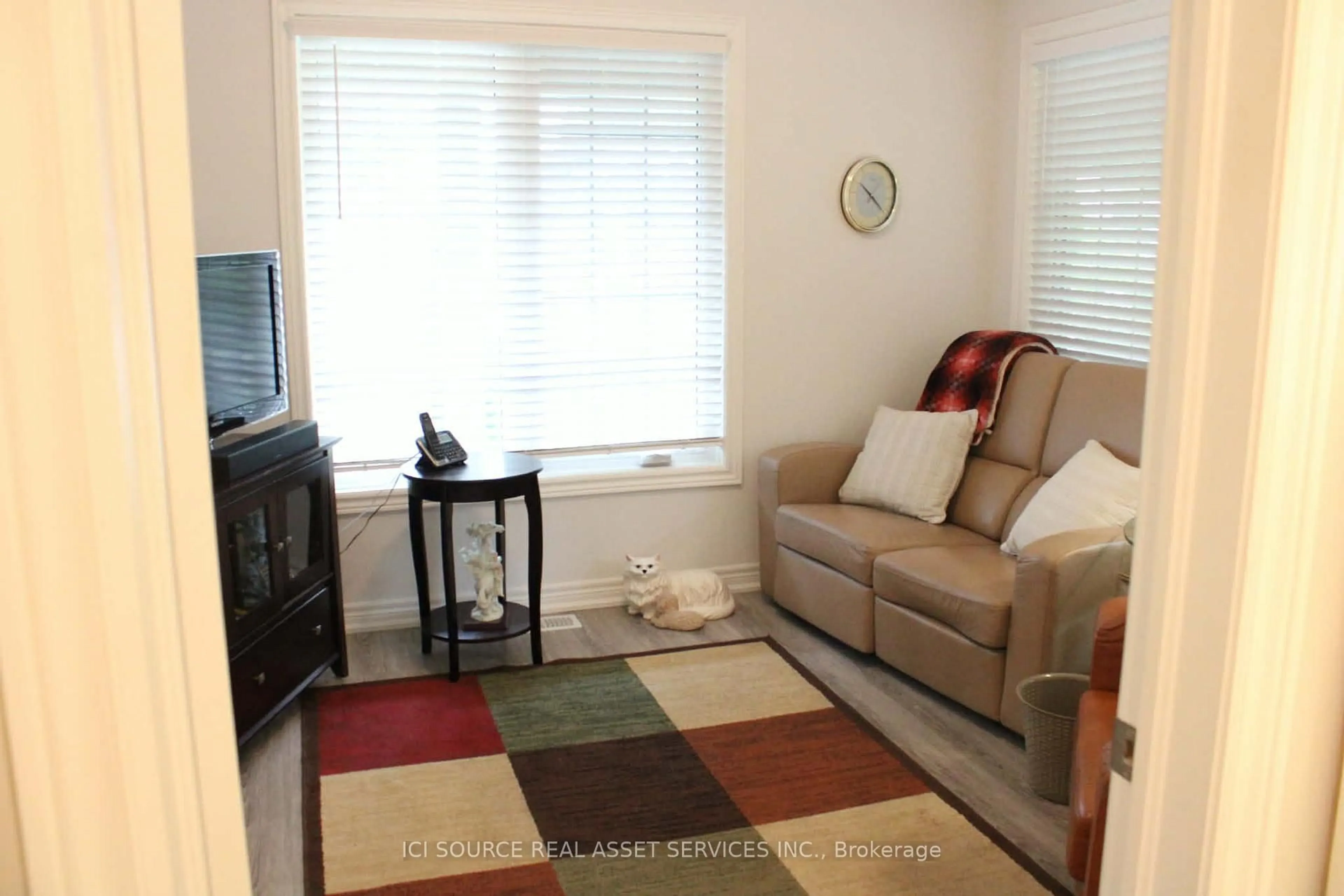 Living room with furniture, unknown for 320 East St, Orillia Ontario L3V 8K9