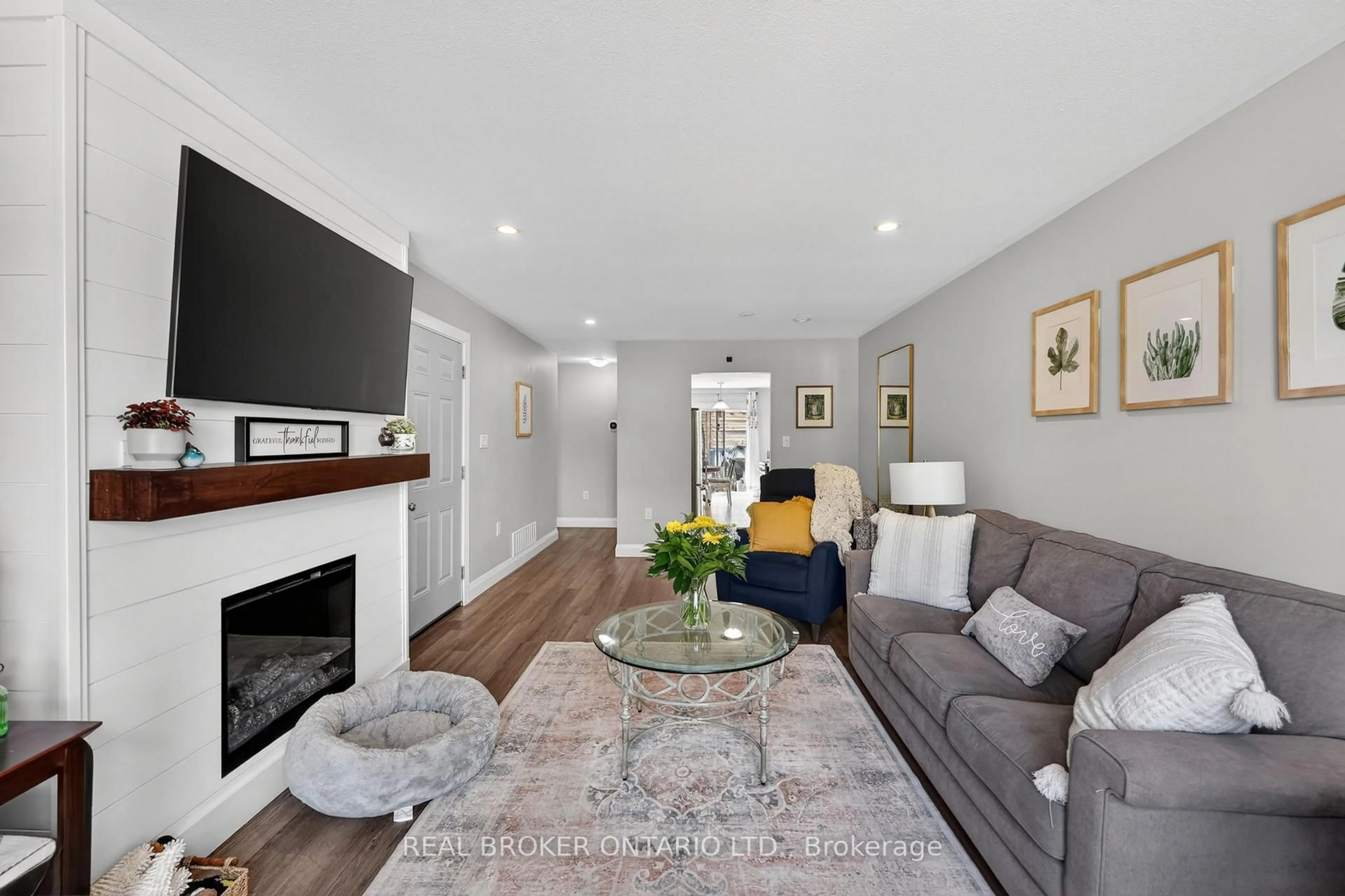 Living room with furniture, unknown for 35 Courtney Cres, Orillia Ontario L3V 7Y3