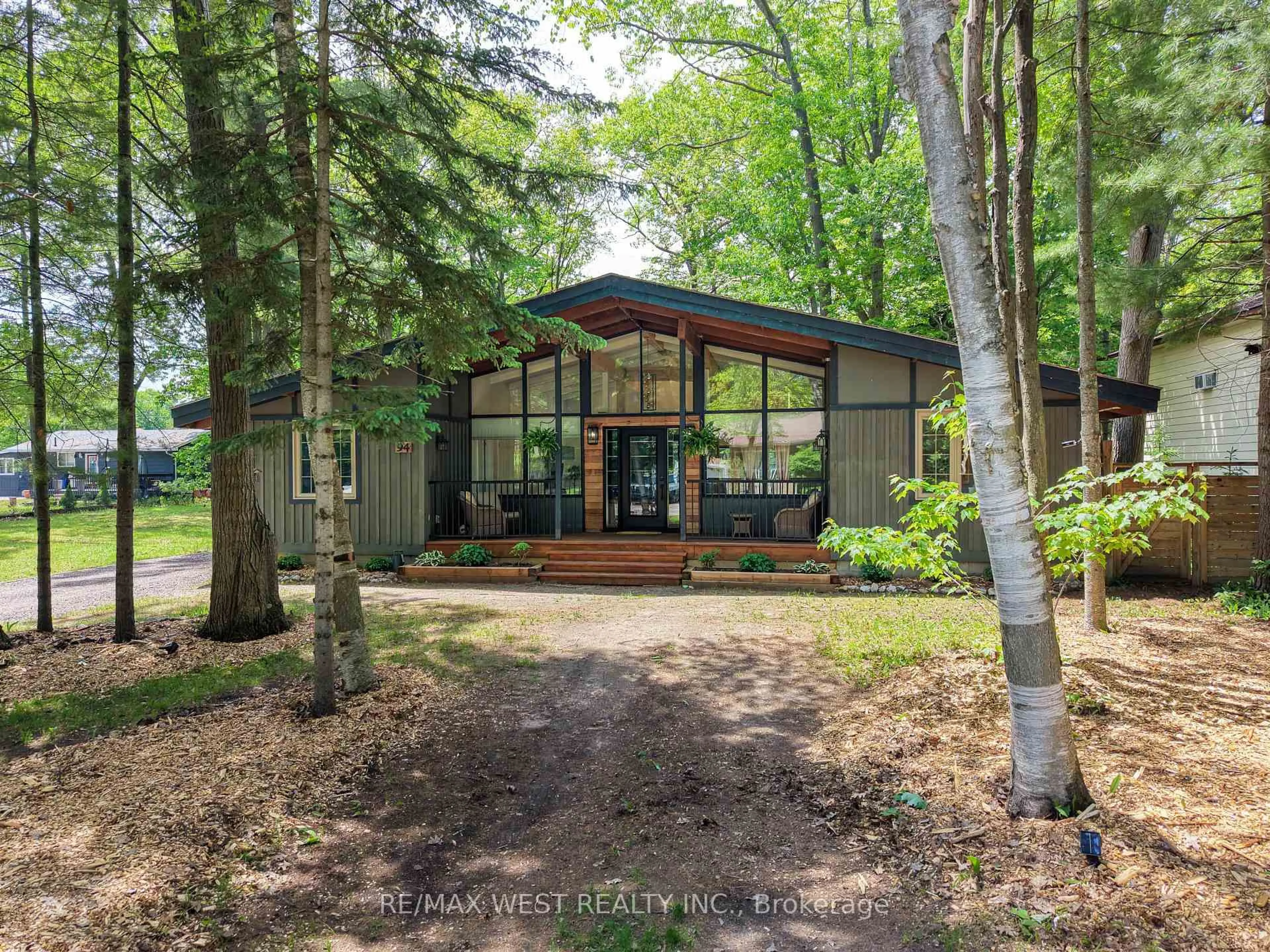 Unknown for 94 28th St, Wasaga Beach Ontario L9Z 2E2