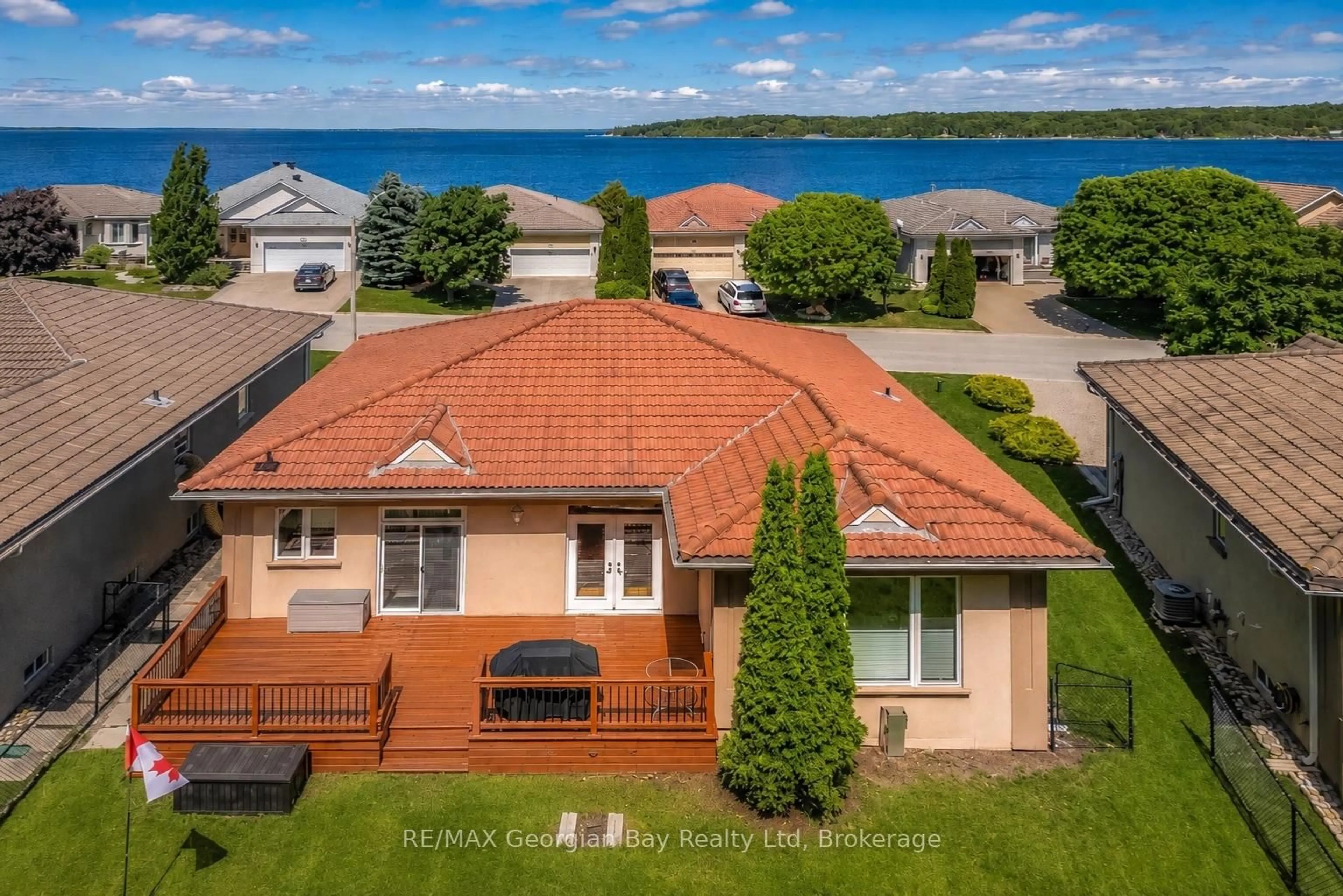 A pic from outside/outdoor area/front of a property/back of a property/a pic from drone, water/lake/river/ocean view for 502 Aberdeen Blvd, Midland Ontario L4R 5L9