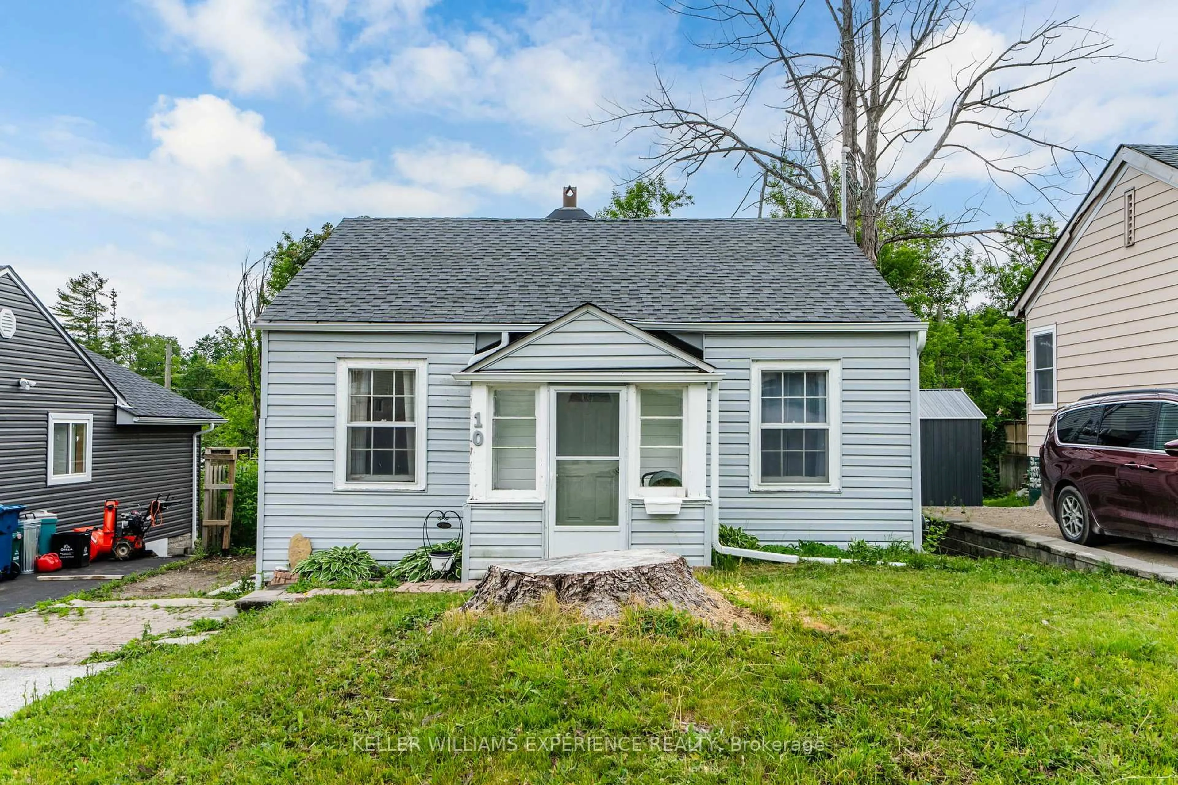 Home with vinyl exterior material, street for 10 Argyle Ave, Orillia Ontario L3V 2V6