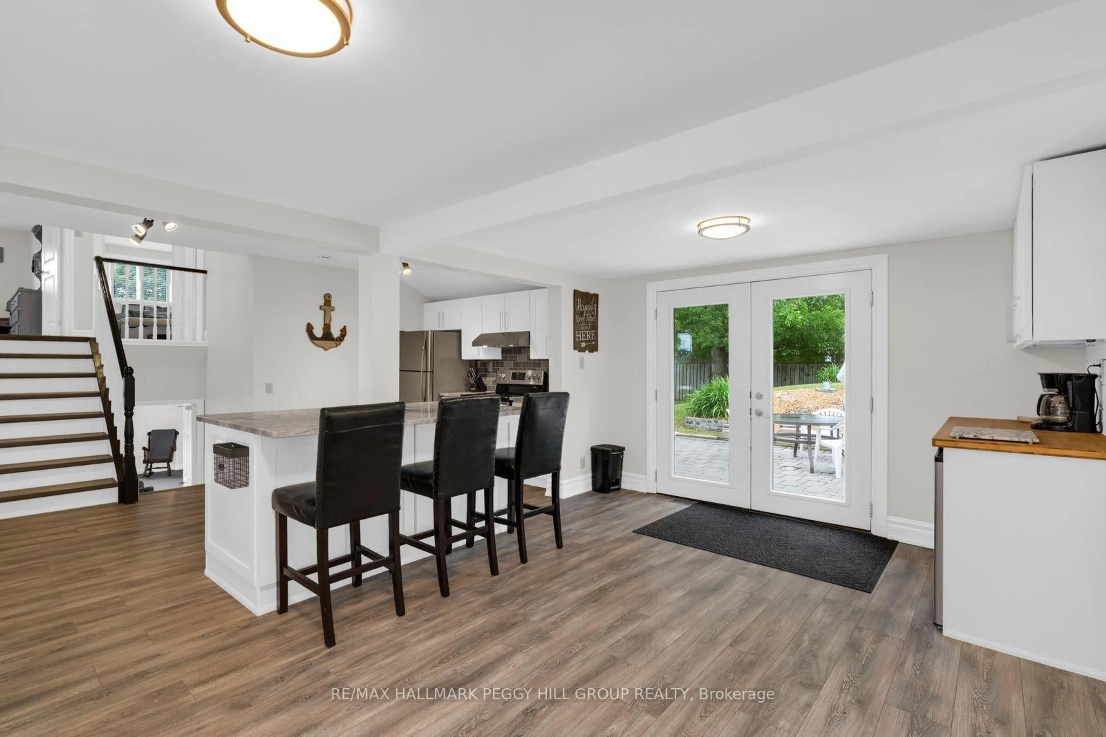 Open concept kitchen, wood/laminate floor for 3 Earldom Blvd, Tay Ontario L0K 1R0