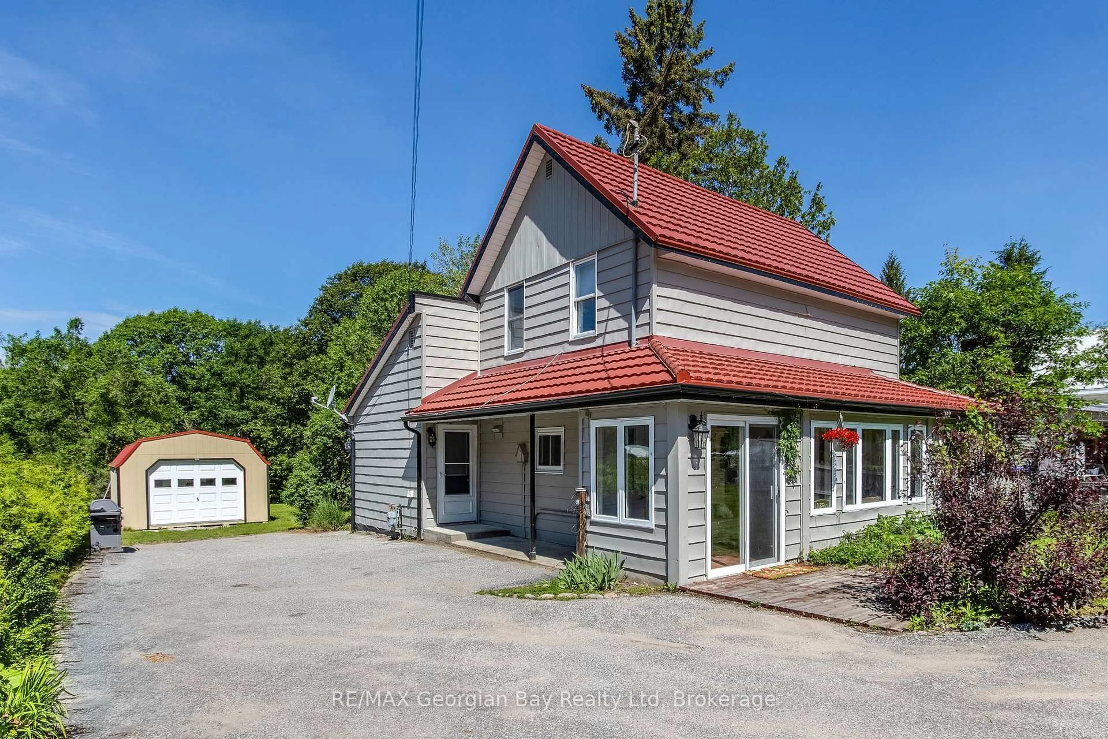 A pic from outside/outdoor area/front of a property/back of a property/a pic from drone, street for 178 Church St, Penetanguishene Ontario L9M 1E6