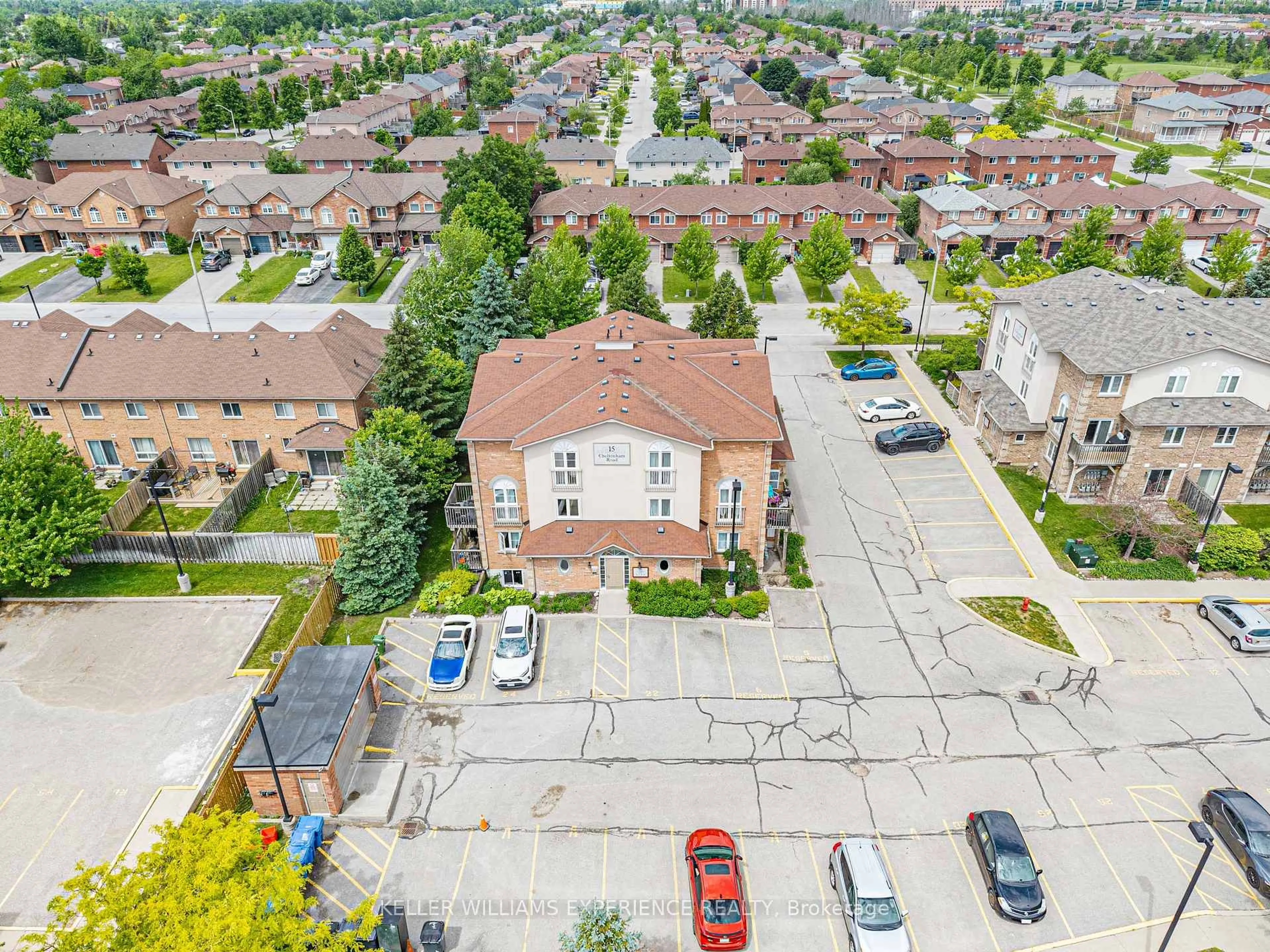A pic from outside/outdoor area/front of a property/back of a property/a pic from drone, street for 15 Cheltenham Rd #8, Barrie Ontario L4M 0E7