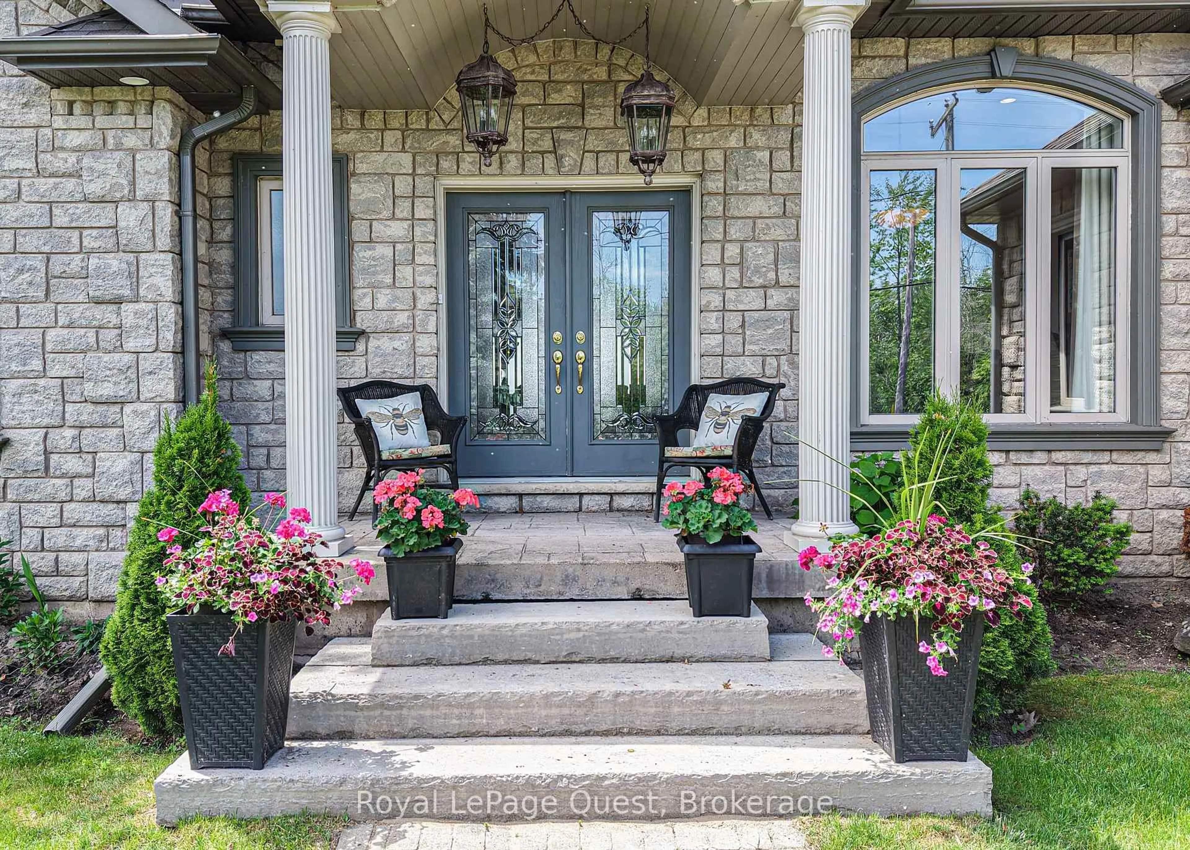 Indoor entryway for 199 Victoria Cres, Orillia Ontario L3V 0J5