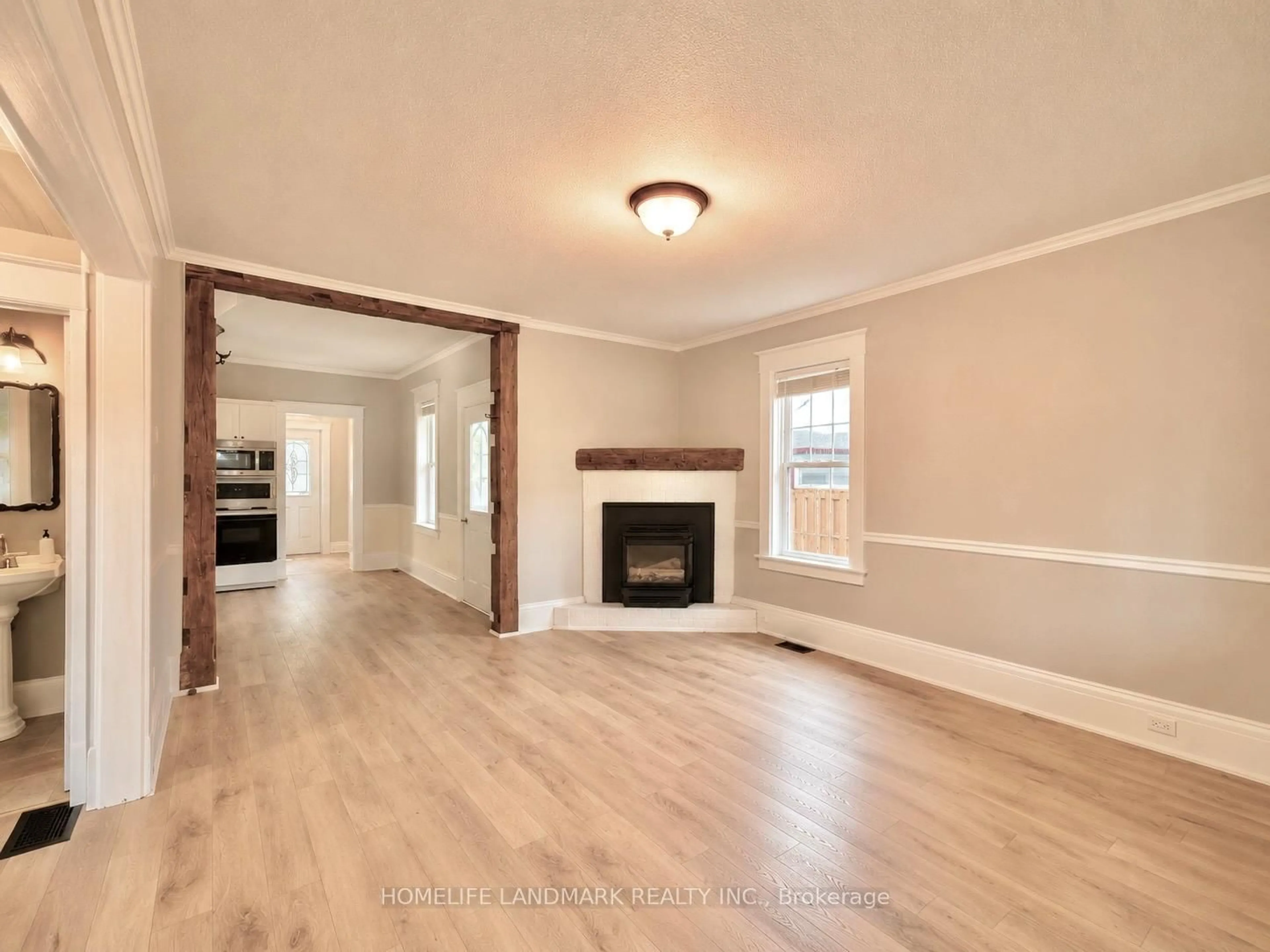 Unknown for 111 Penetang St, Barrie Ontario L4M 1V7