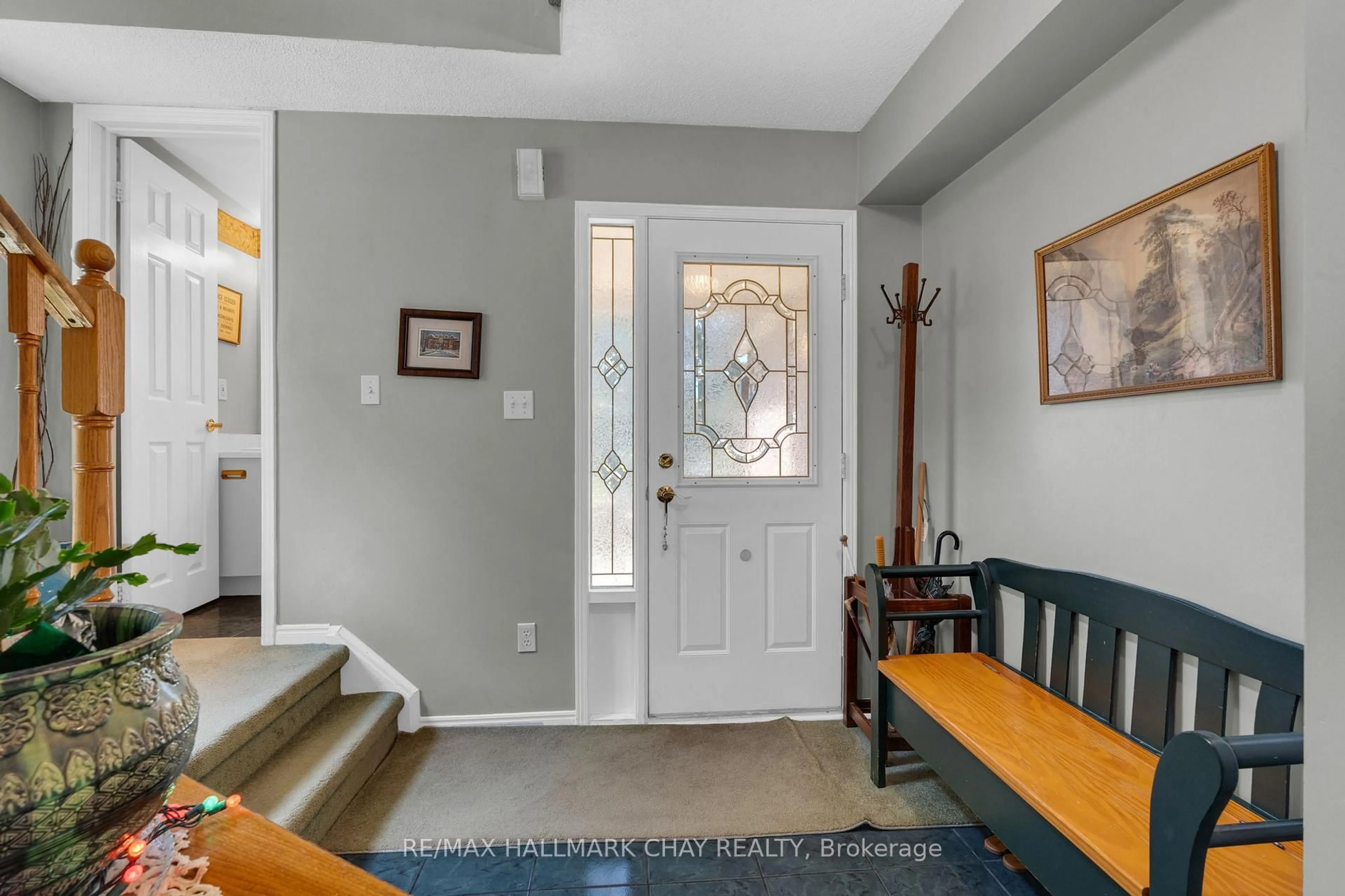 Indoor entryway for 25 Cartwright Dr, Barrie Ontario L4M 6E2