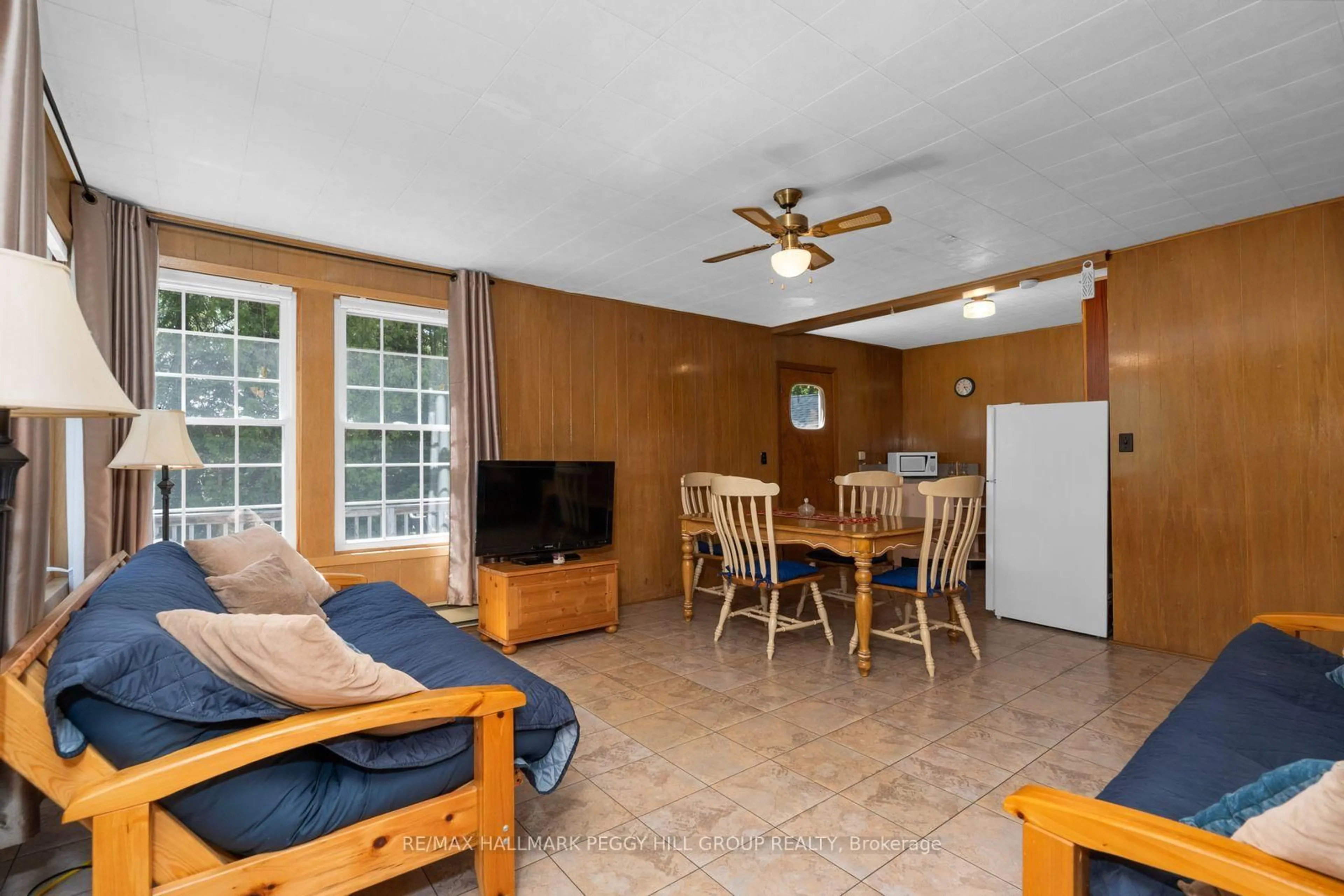 Living room with furniture, unknown for 16 Susan Crt, Tiny Ontario L0L 2J0