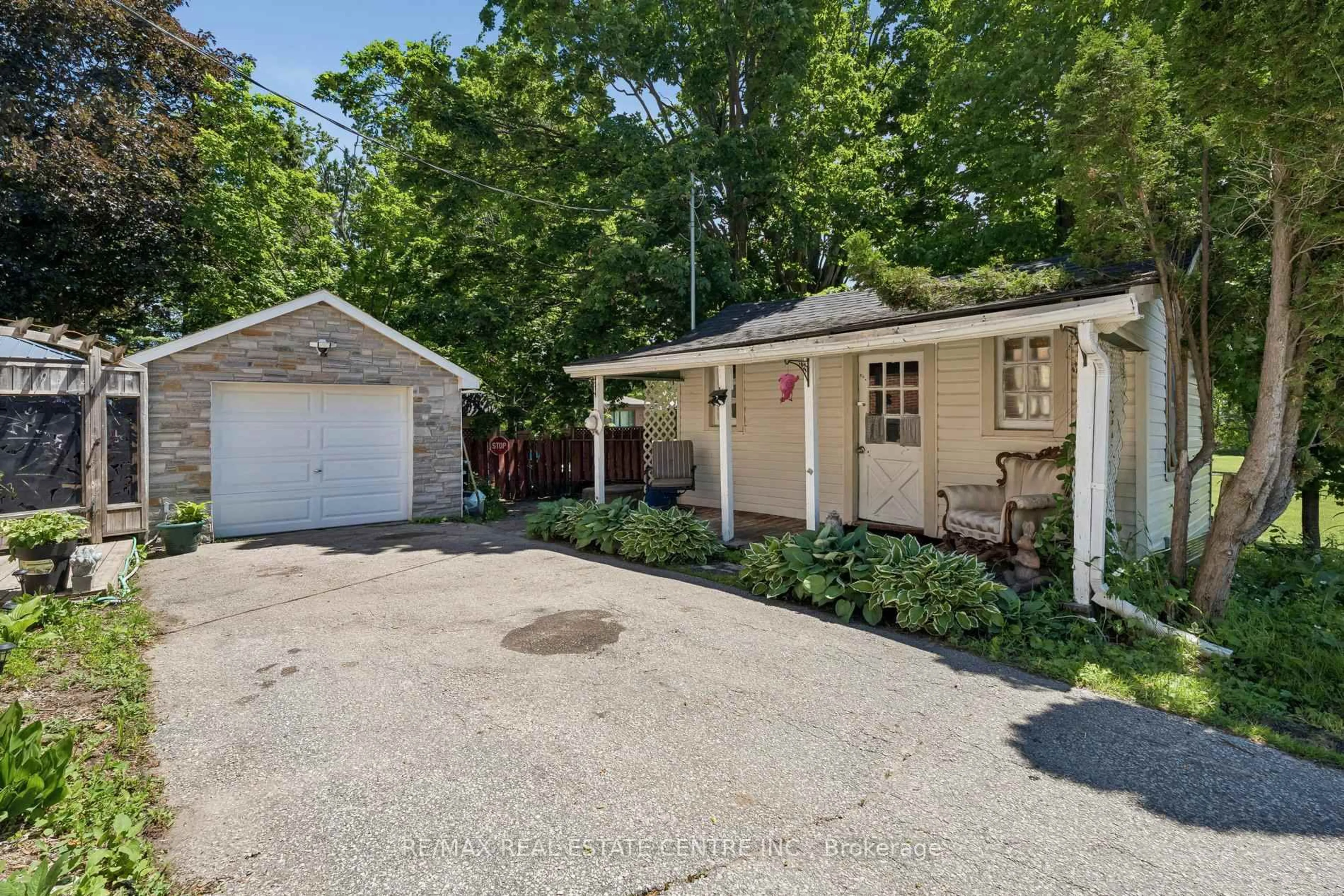Unknown for 871 Penetanguishene Rd, Oro-Medonte Ontario L4M 4Y8