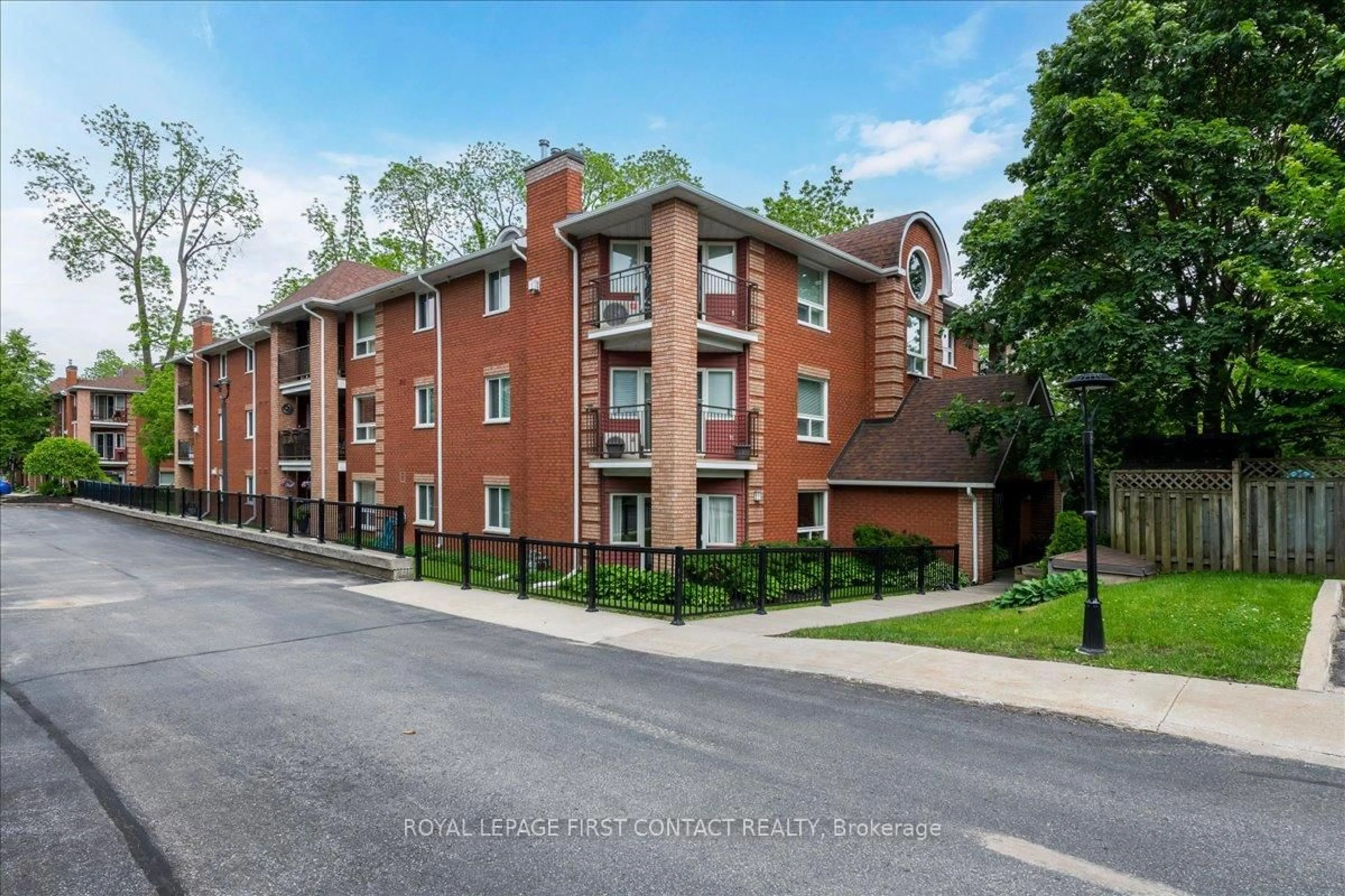 Unknown for 131 Clapperton St #102, Barrie Ontario L4M 3G3