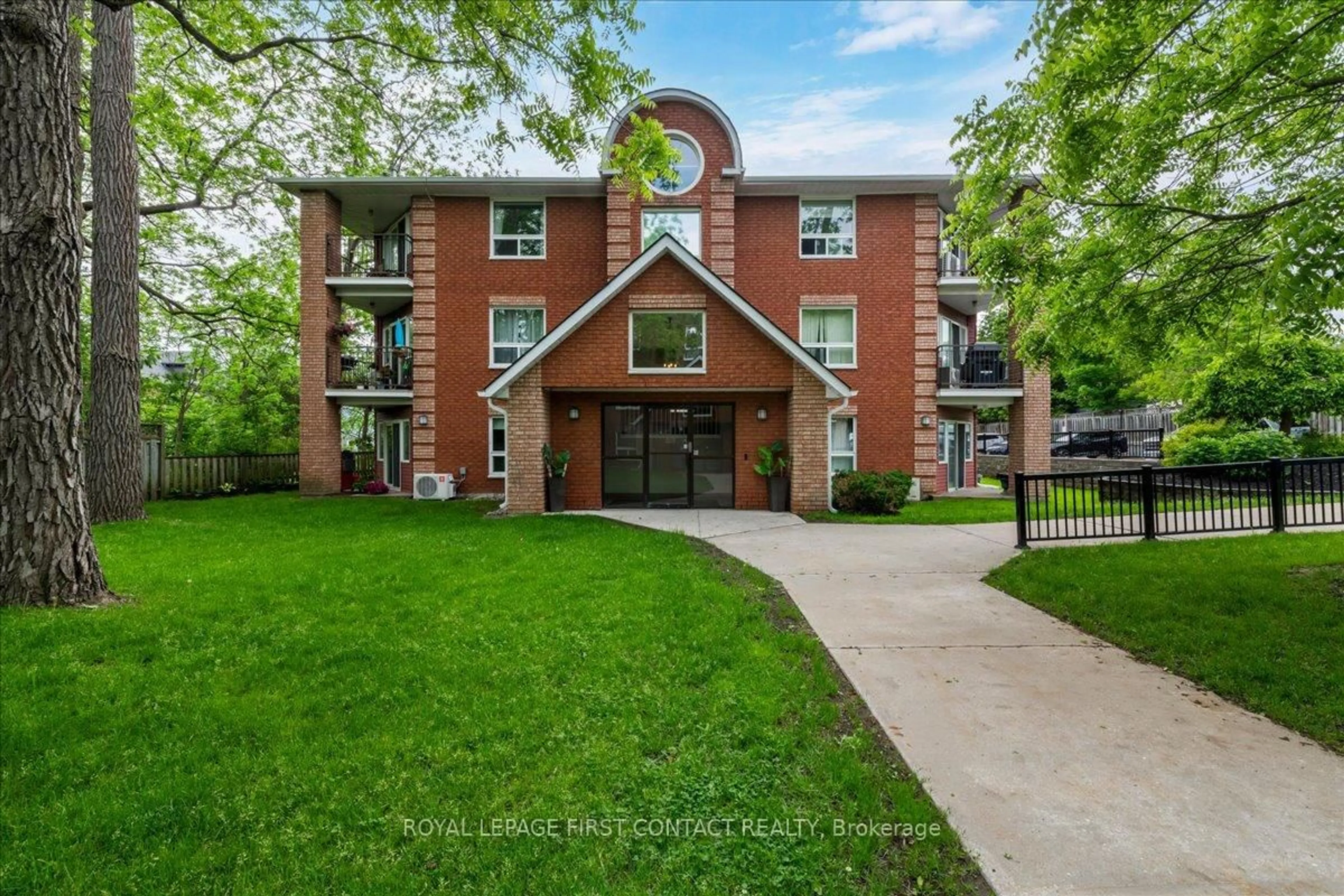 Unknown for 131 Clapperton St #102, Barrie Ontario L4M 3G3