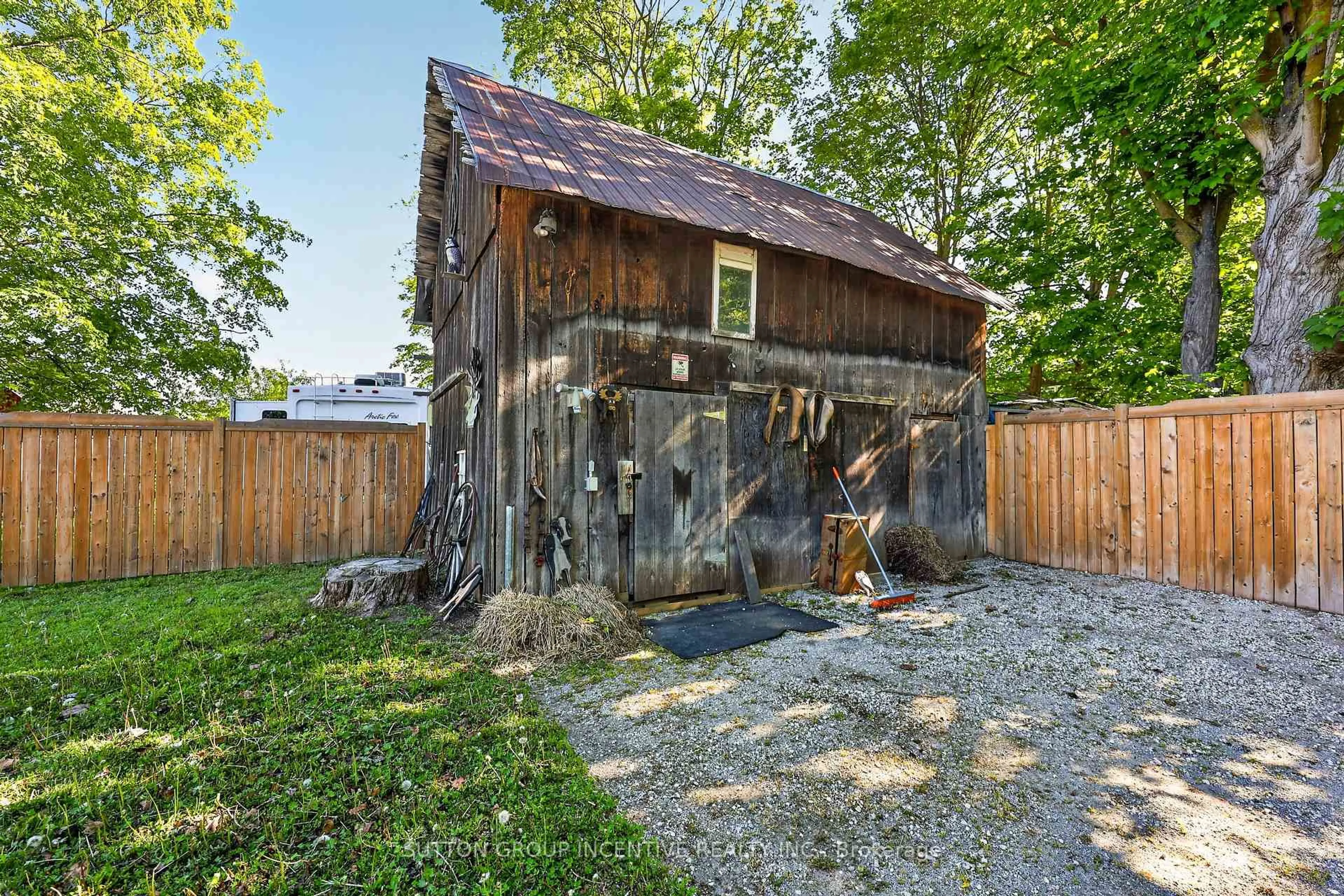 Shed for 48 Alfred St, Barrie Ontario L4N 3M3