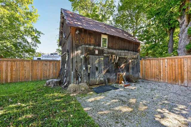 48 Alfred St, Barrie 3