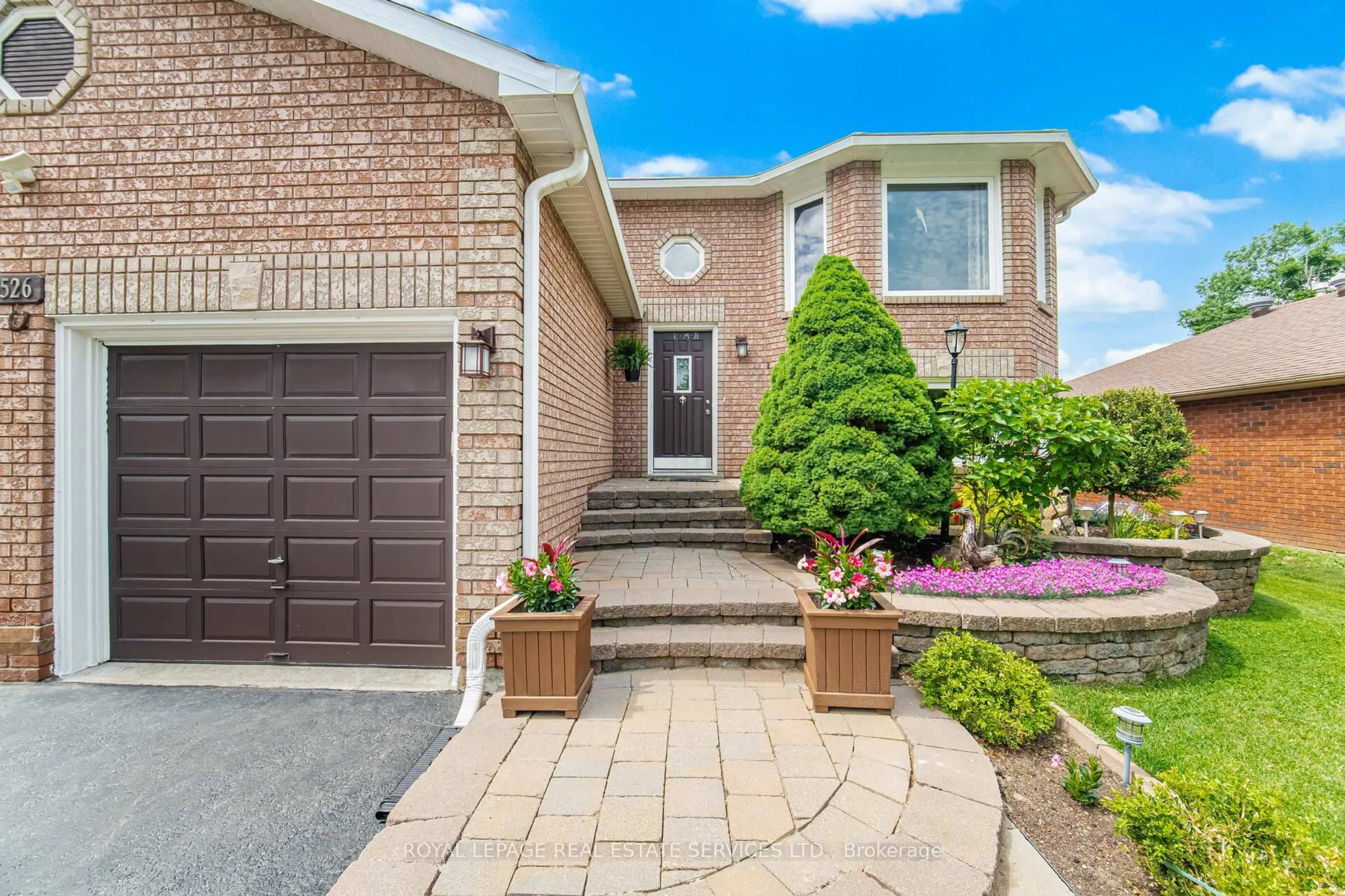 Home with brick exterior material, street for 526 Leacock Dr, Barrie Ontario L4N 7A5