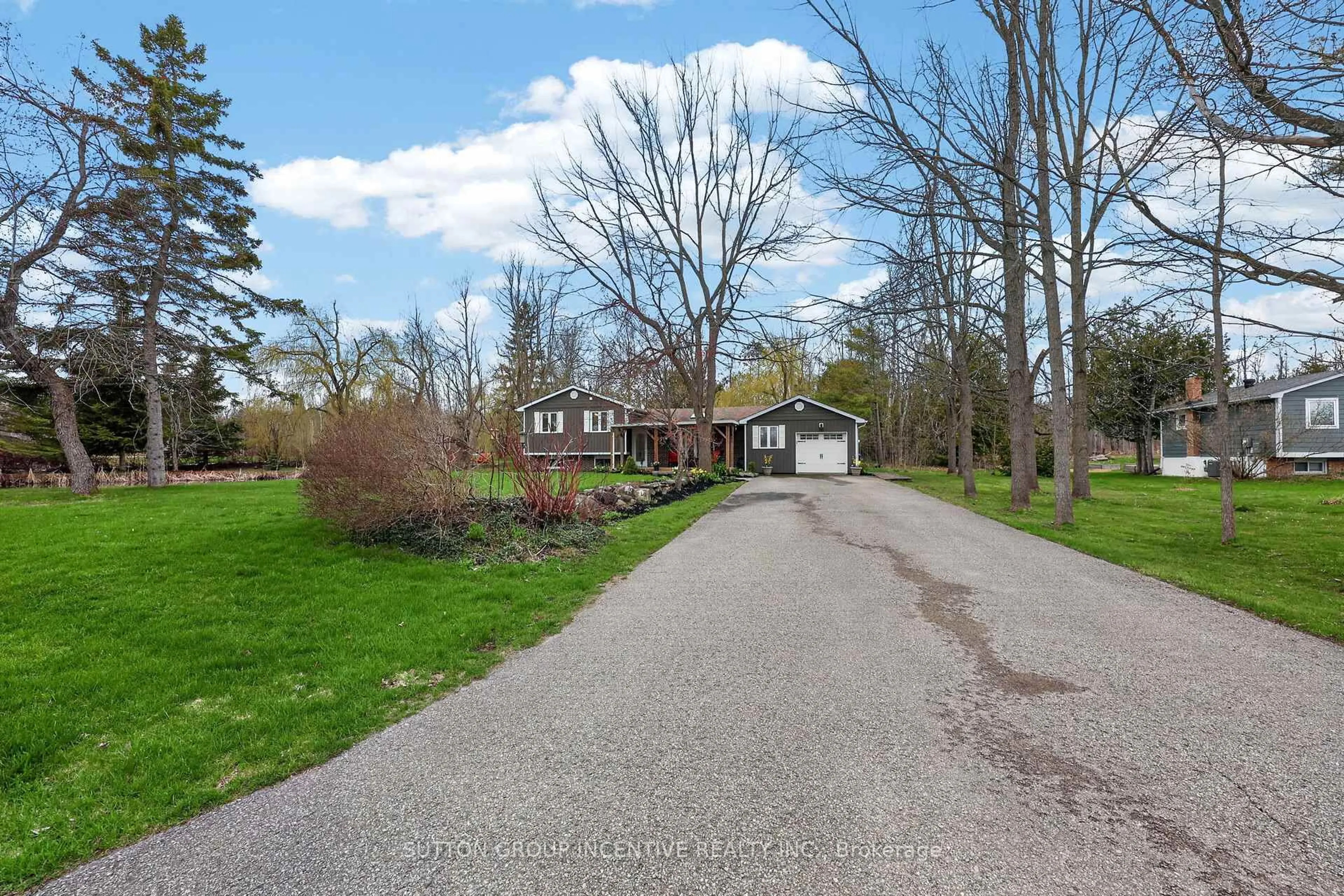 A pic from outside/outdoor area/front of a property/back of a property/a pic from drone, street for 10 Springhome Rd, Oro-Medonte Ontario L0L 1T0