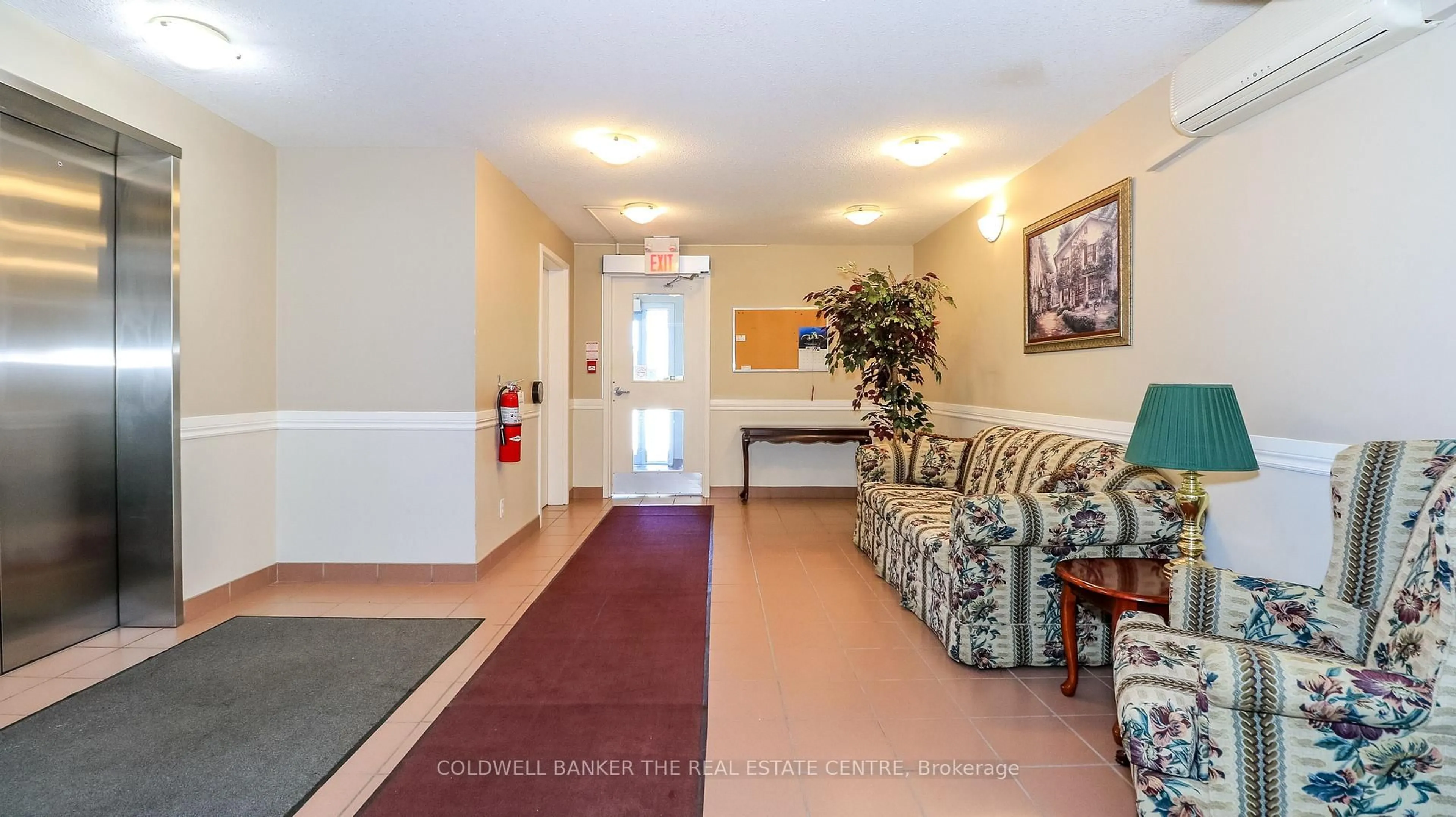 Indoor foyer for 49 Jacobs Terr #212, Barrie Ontario L4N 0W4