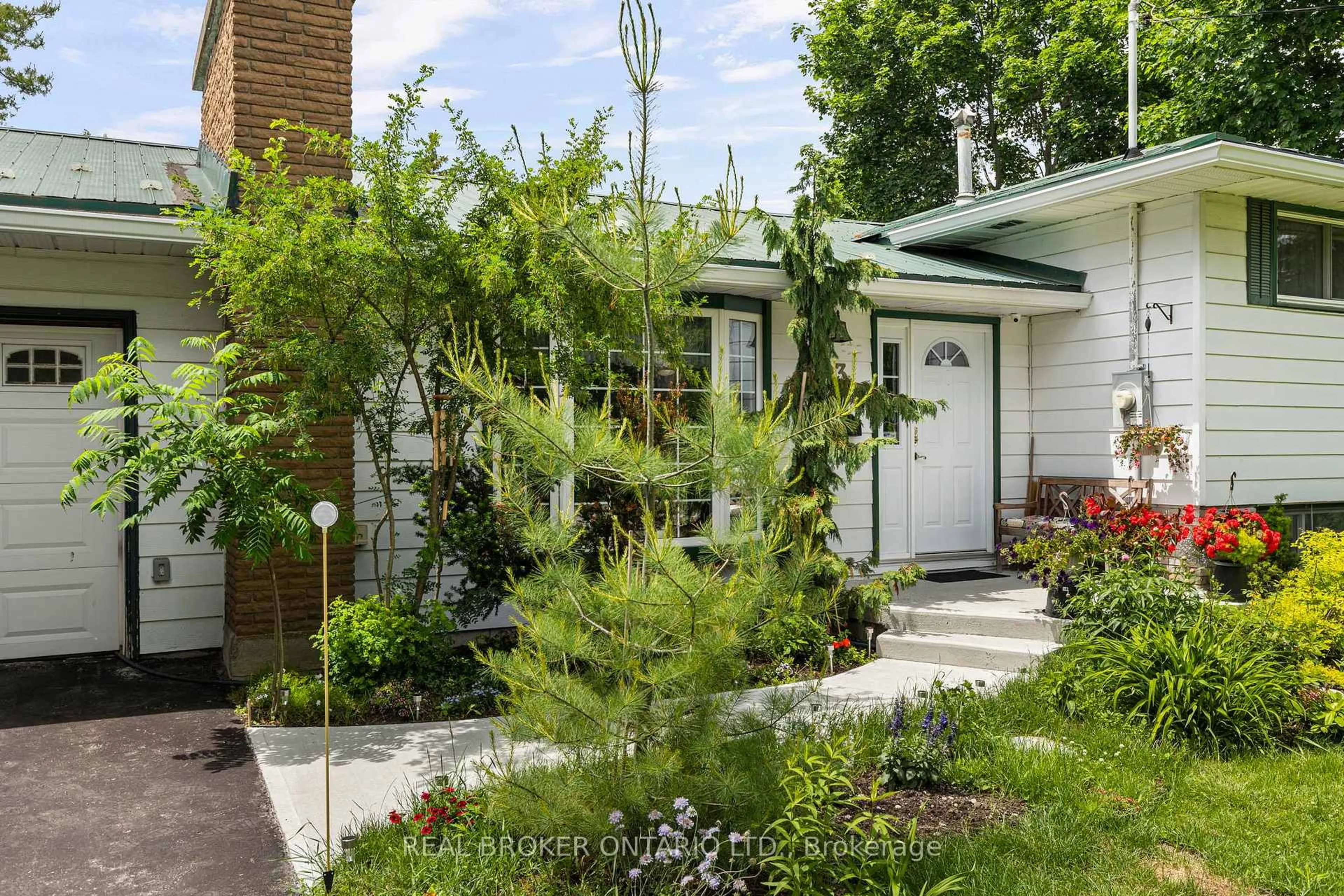 Unknown for 493 Bay St, Orillia Ontario L3V 3X8