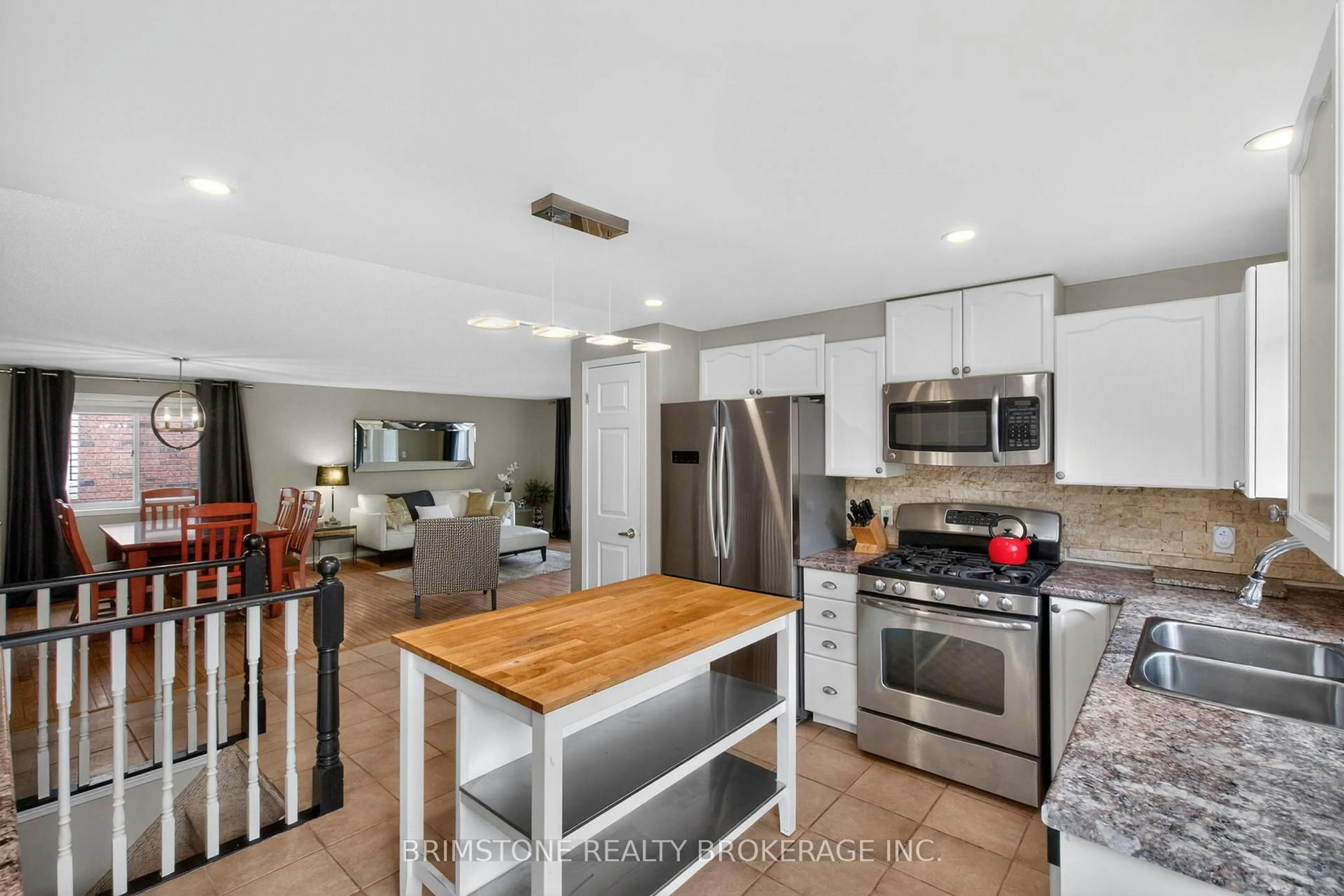 Open concept kitchen, unknown for 9 Holly Meadow Rd, Barrie Ontario L4N 8S1