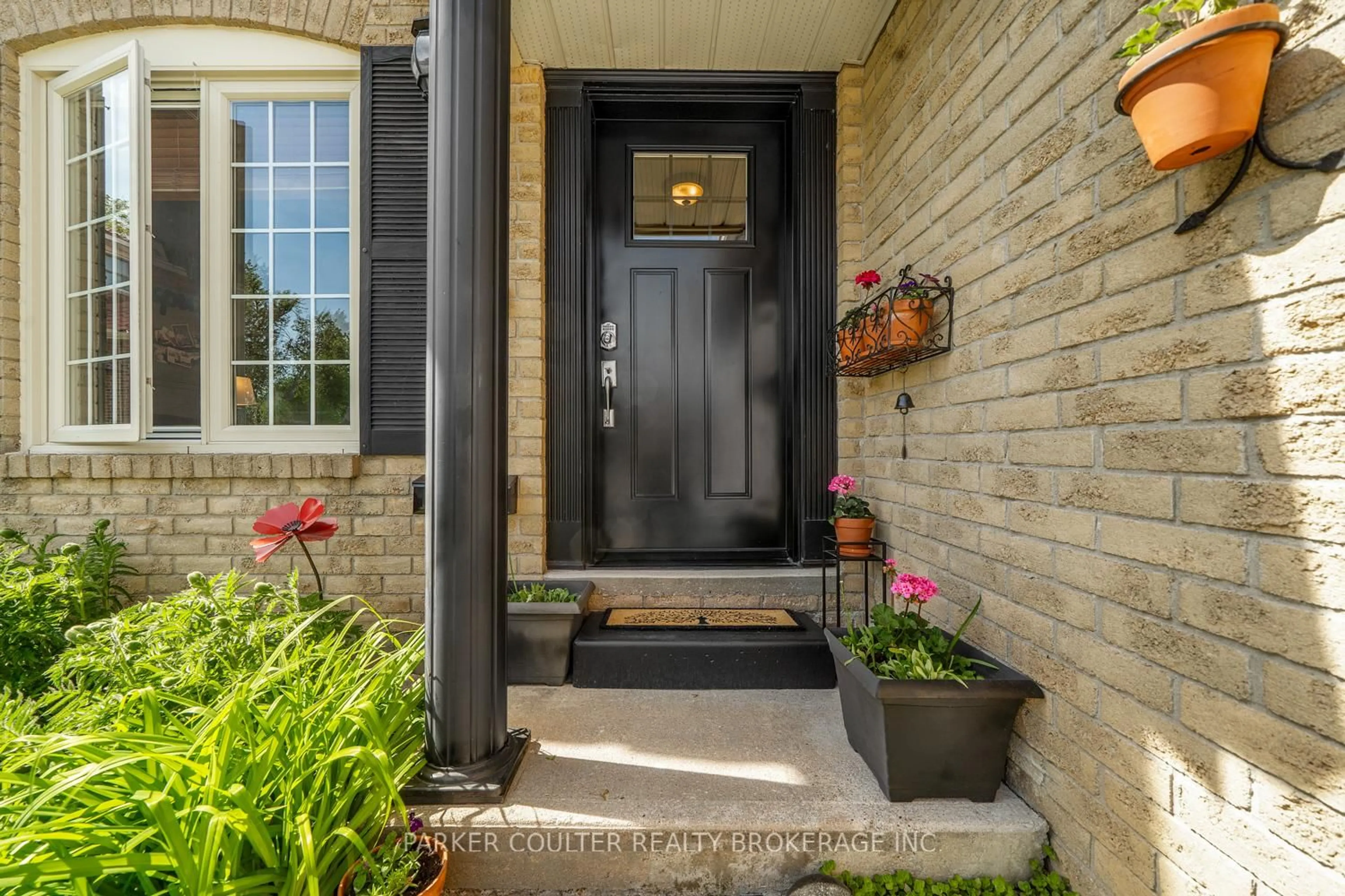 Indoor entryway for 20 Mariposa Dr, Orillia Ontario L3V 7G7