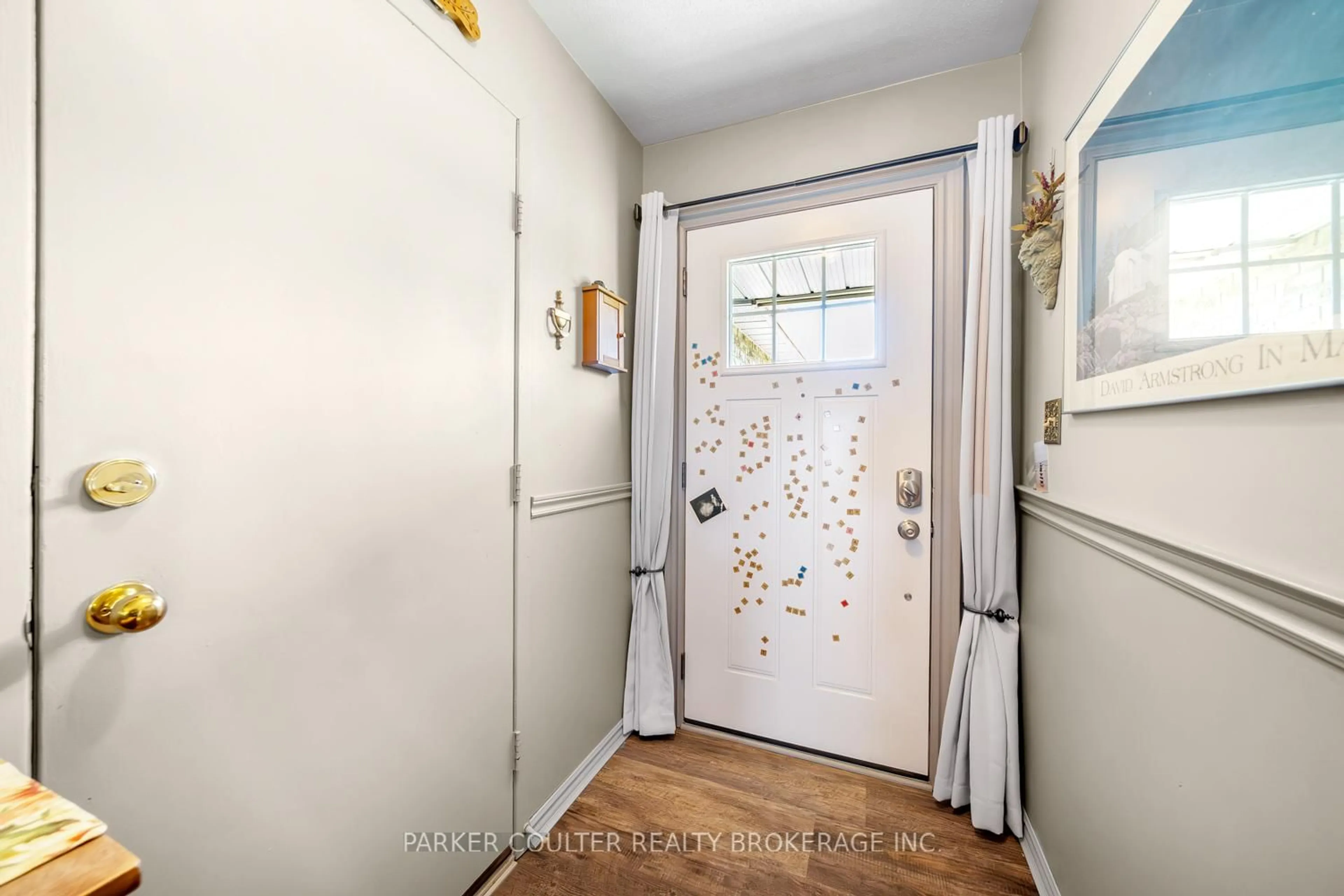 Indoor entryway for 20 Mariposa Dr, Orillia Ontario L3V 7G7