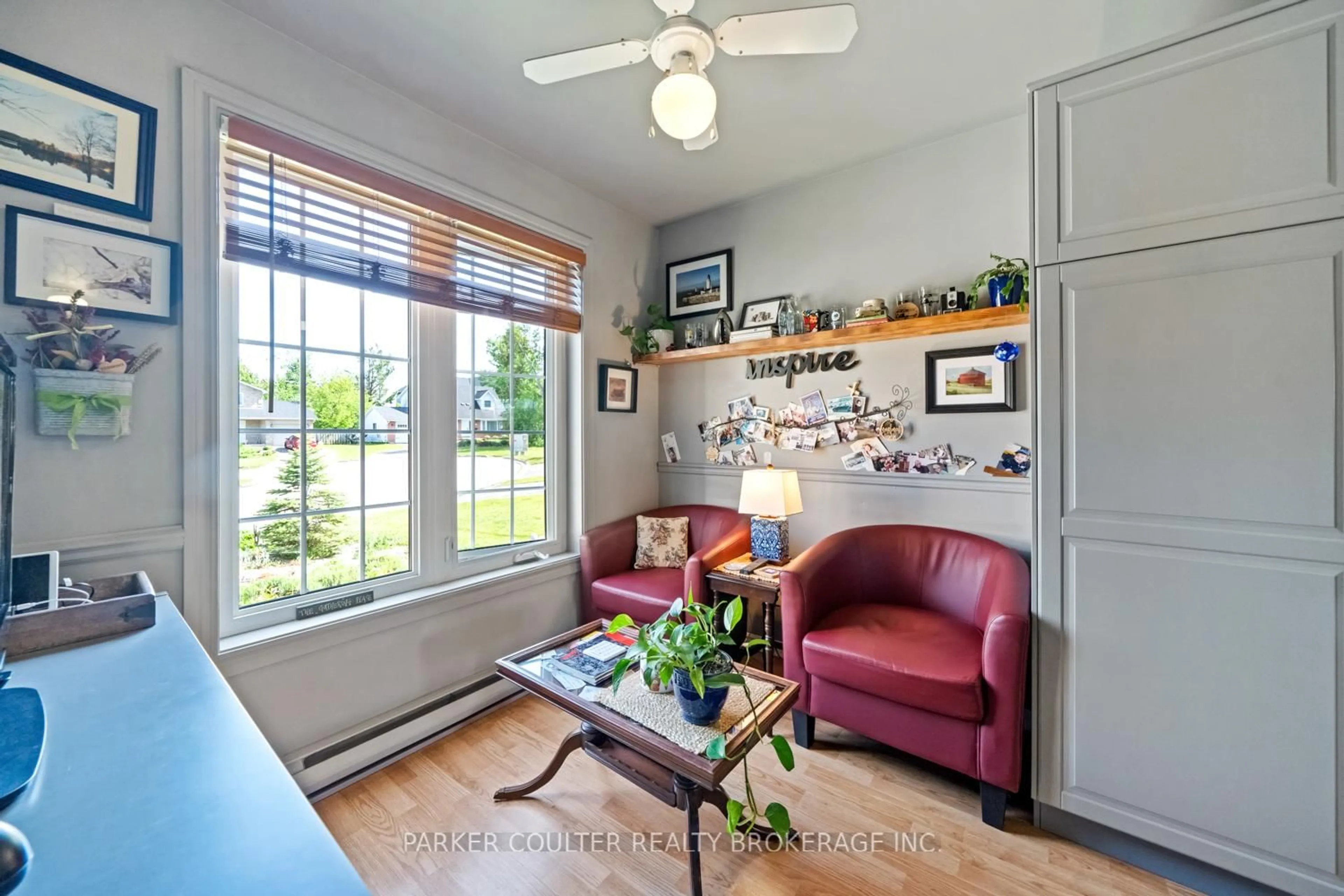 Living room with furniture, ceramic/tile floor for 20 Mariposa Dr, Orillia Ontario L3V 7G7