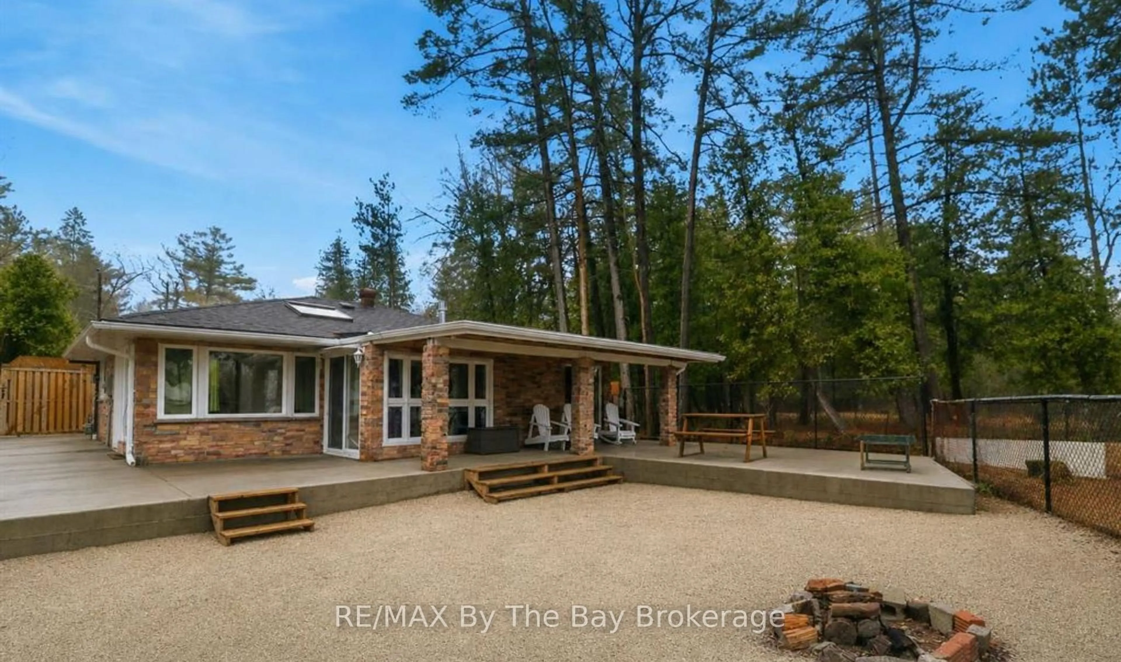 A pic from outside/outdoor area/front of a property/back of a property/a pic from drone, water/lake/river/ocean view for 54 Homewood Ave, Wasaga Beach Ontario L9Z 2M2