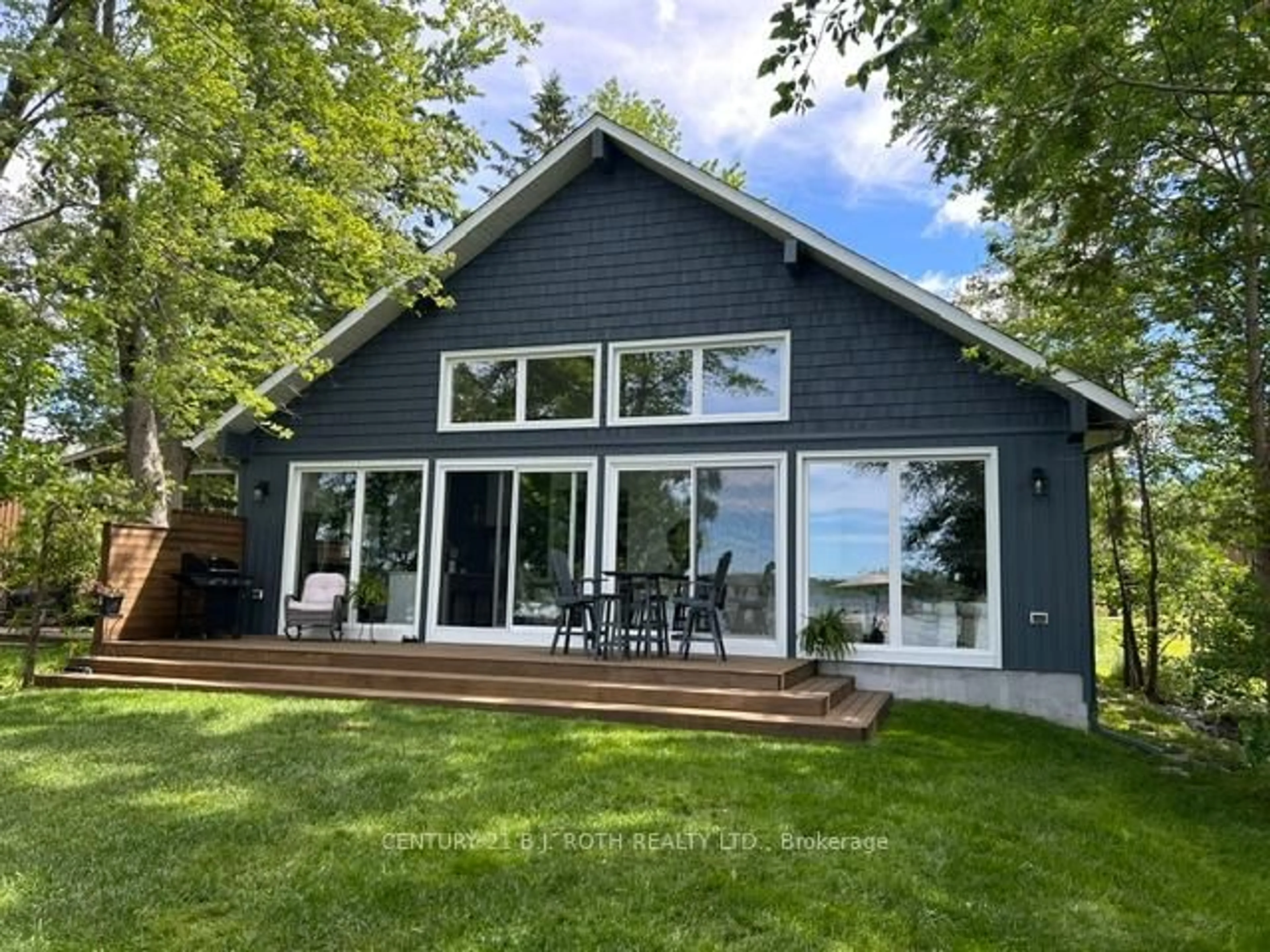 Home with vinyl exterior material, water/lake/river/ocean view for 7426 ISLAND VIEW St, Ramara Ontario L0K 2B0