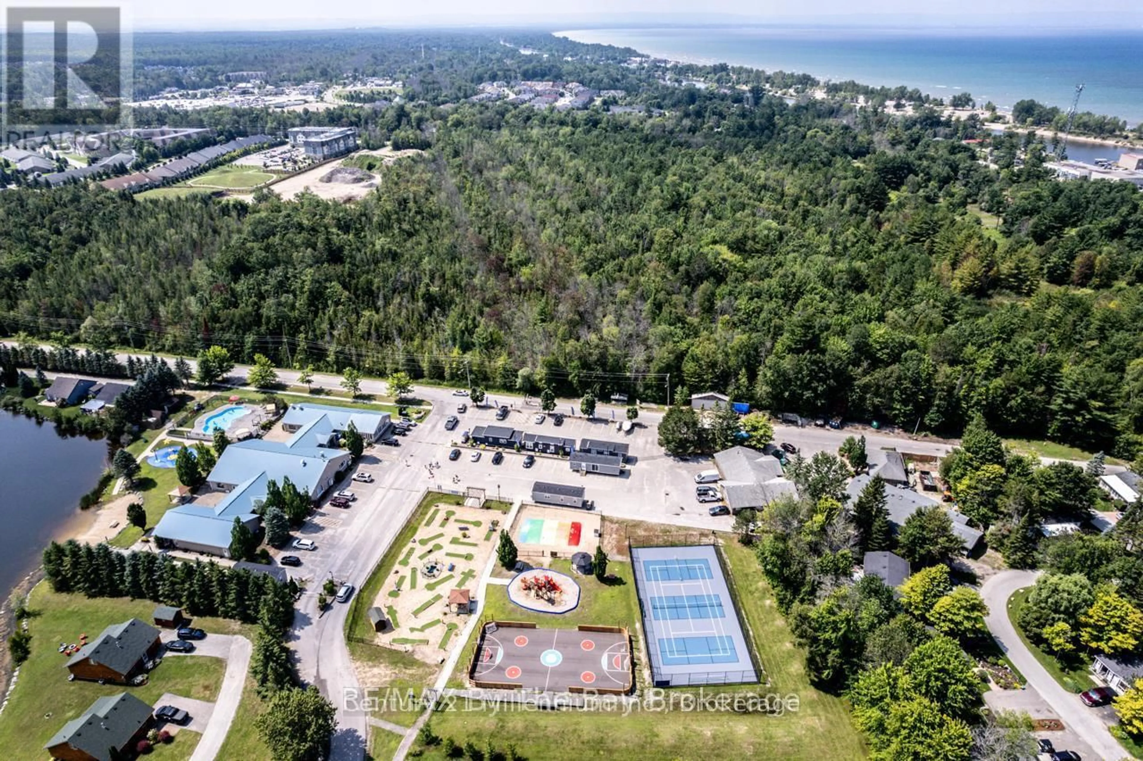 A pic from outside/outdoor area/front of a property/back of a property/a pic from drone, unknown for 85 Theme Park Dr #45, Wasaga Beach Ontario L9Z 1X7