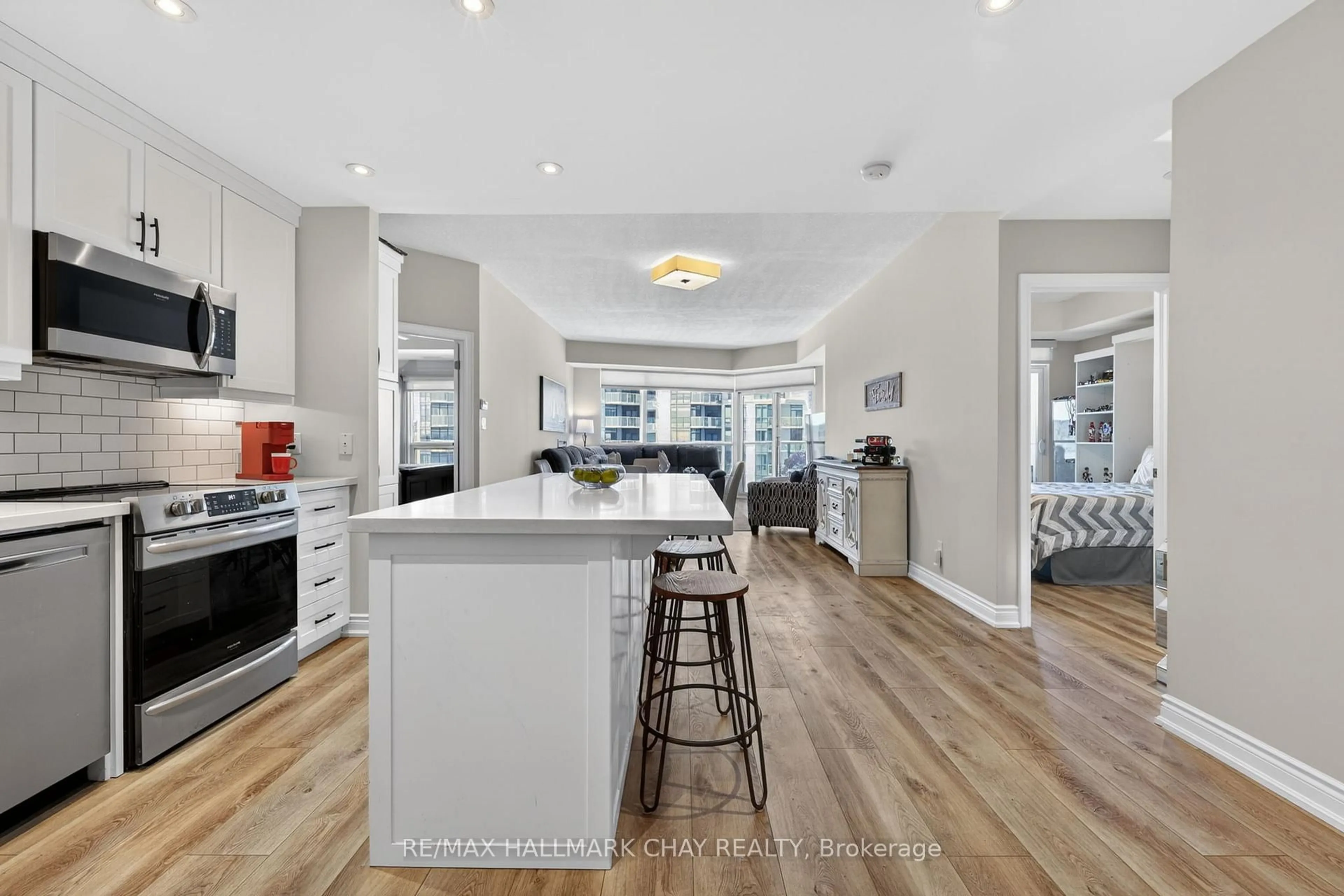 Open concept kitchen, unknown for 37 Ellen St #805, Barrie Ontario L4N 6G2