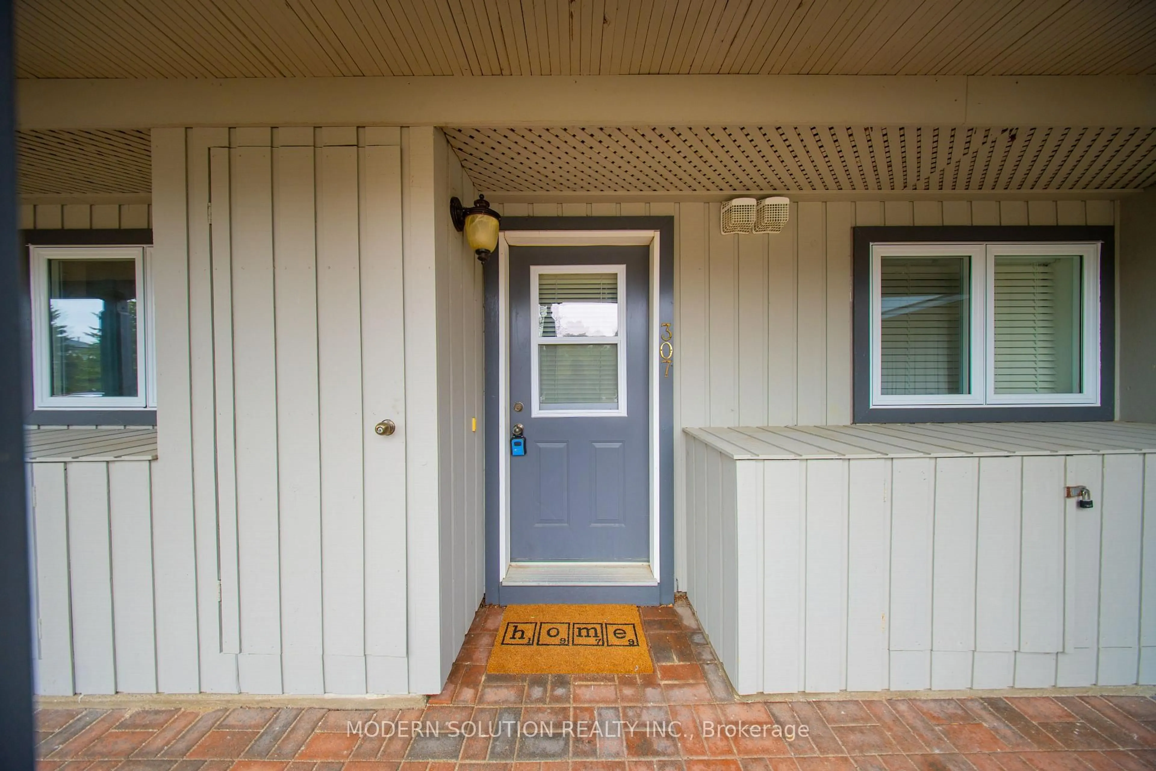 Indoor entryway for 307 Mariners Way, Collingwood Ontario L9Y 5C7