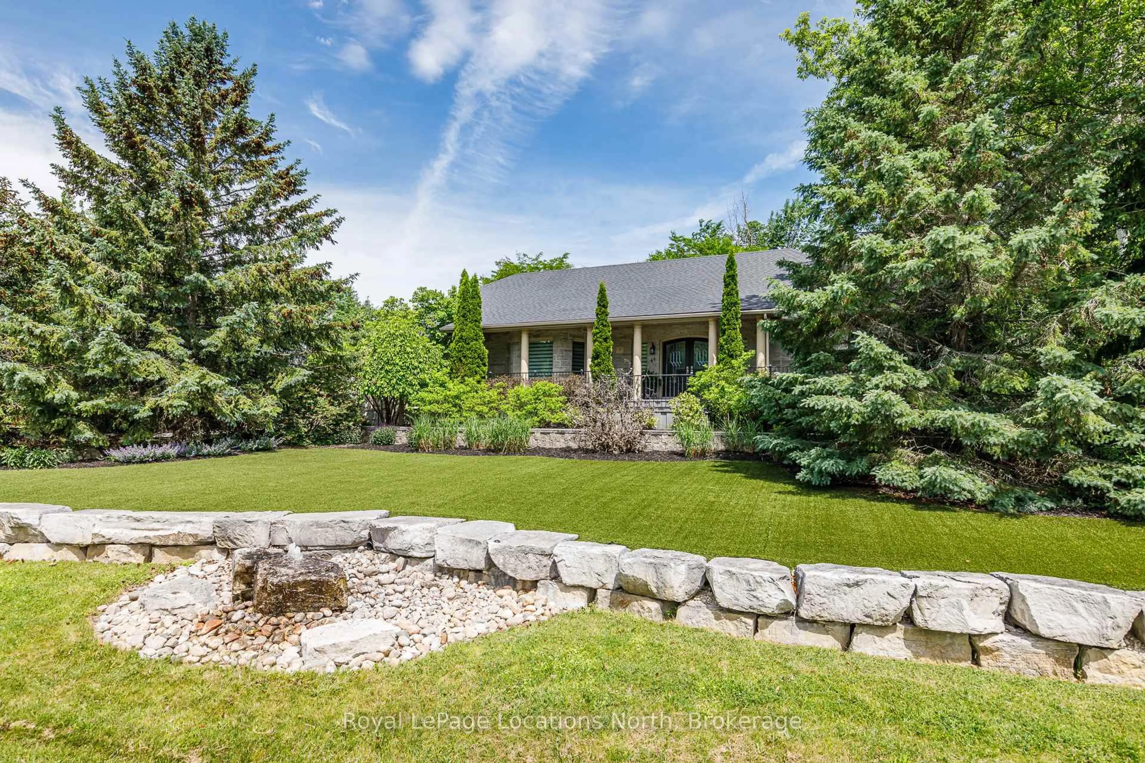 A pic from outside/outdoor area/front of a property/back of a property/a pic from drone, unknown for 44 Blackburn Ave, Clearview Ontario L0M 1P0