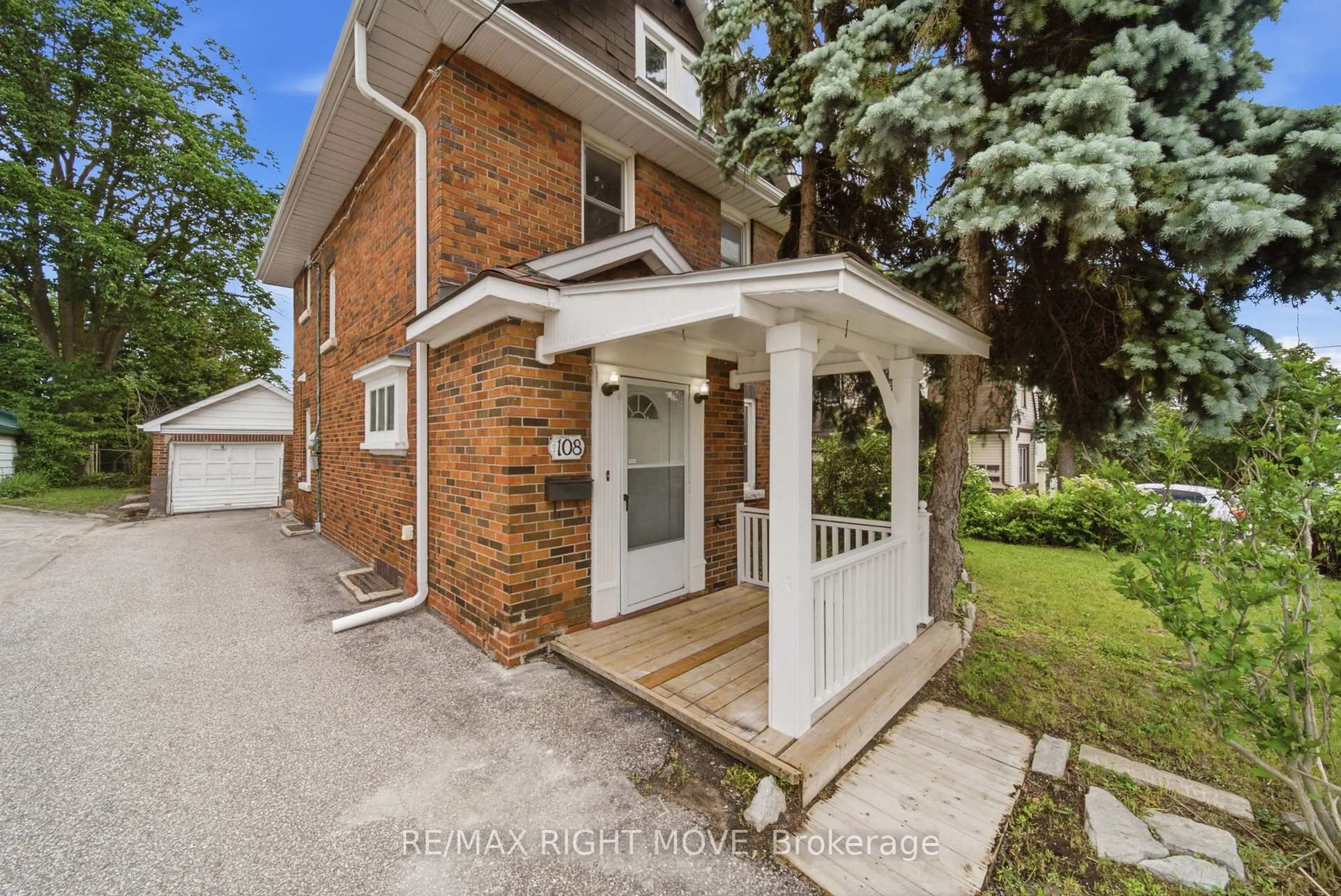 Home with brick exterior material, street for 108 West St, Orillia Ontario L3V 5C3