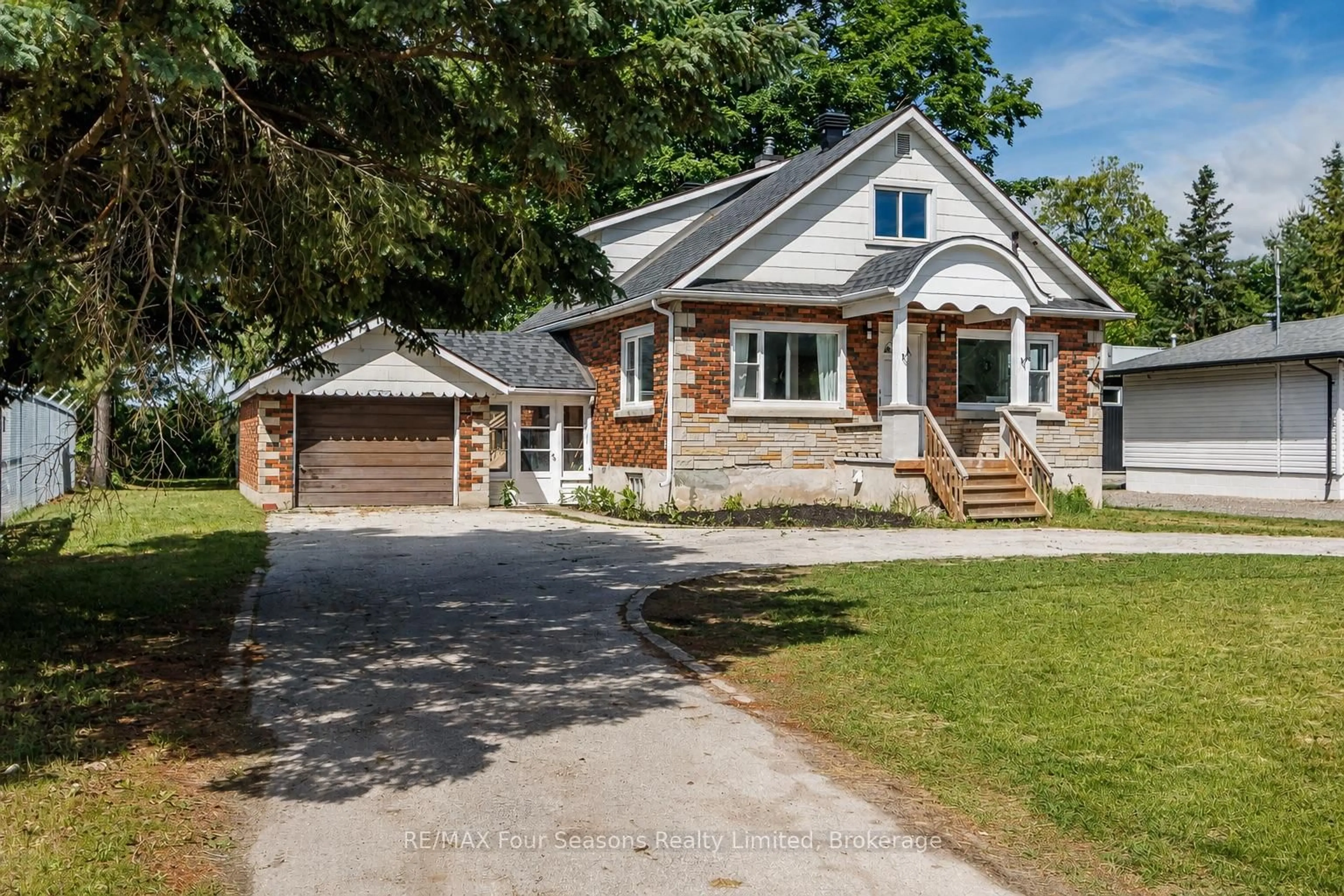 Home with brick exterior material, street for 7613 26 Highway, Clearview Ontario L0M 1S0