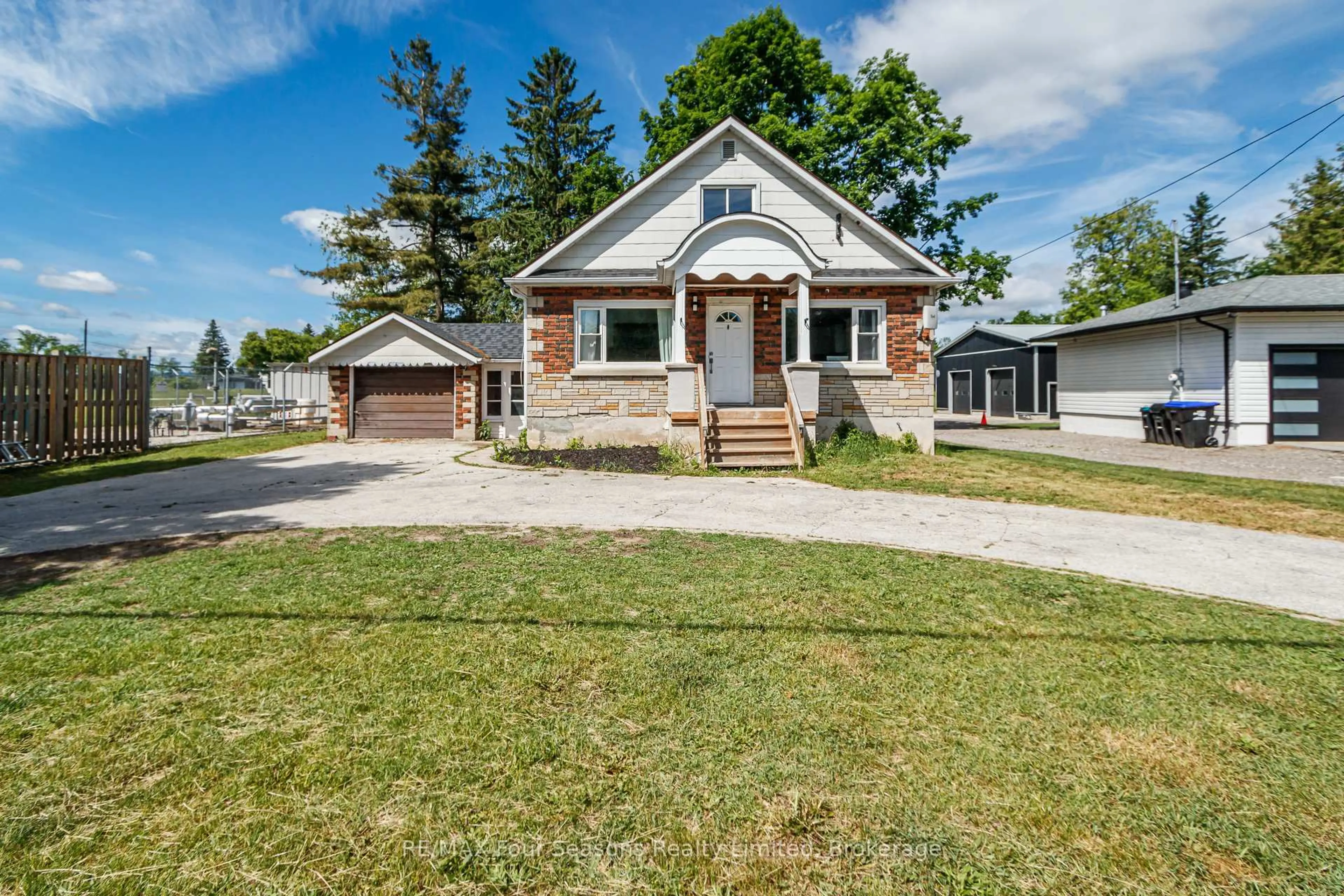 Home with brick exterior material, street for 7613 26 Highway, Clearview Ontario L0M 1S0