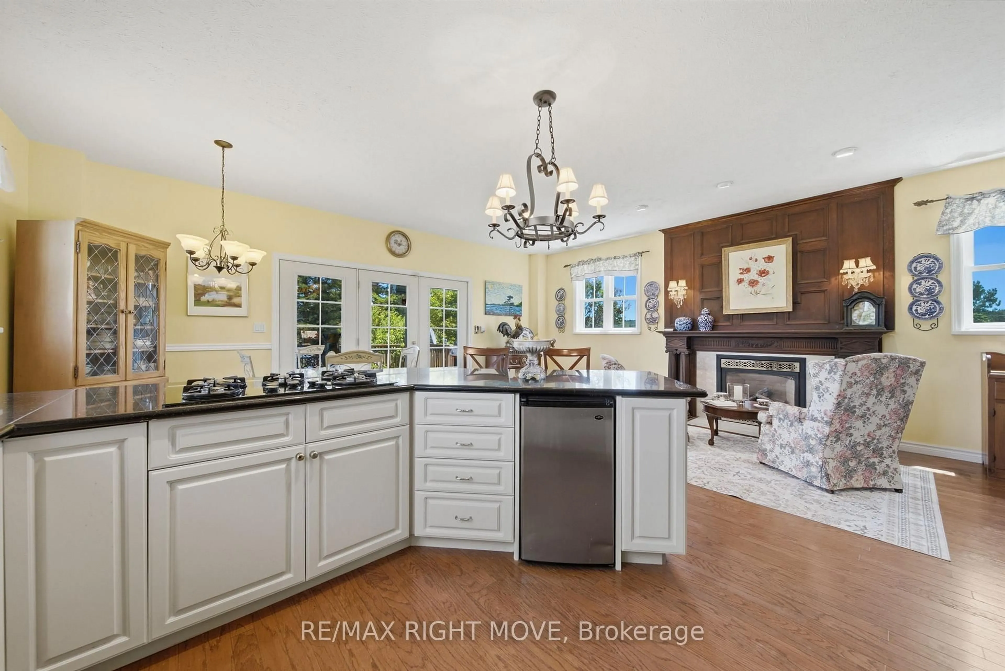 Open concept kitchen, ceramic/tile floor for 4201 8 Line, Oro-Medonte Ontario L0K 1E0