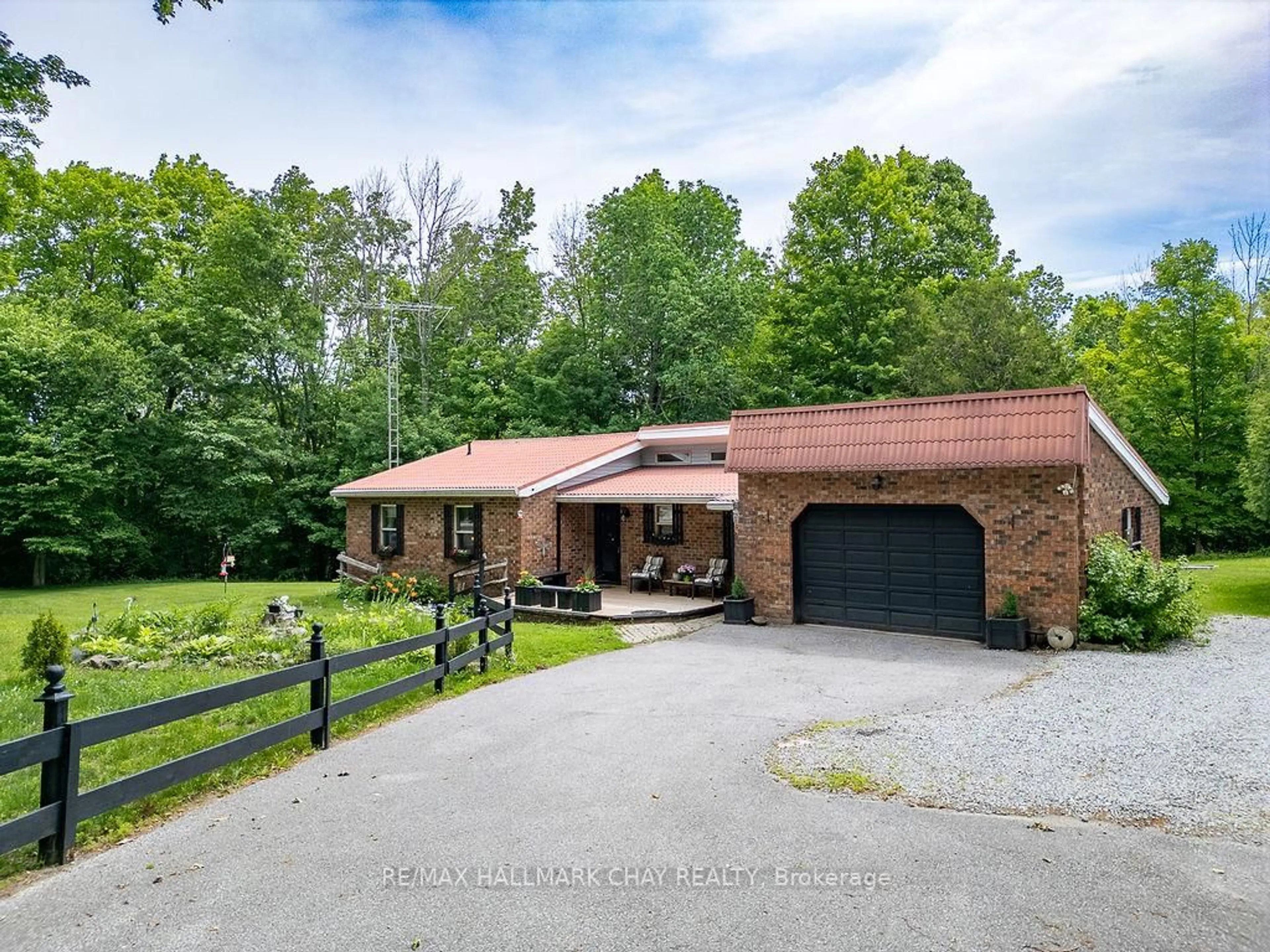 A pic from outside/outdoor area/front of a property/back of a property/a pic from drone, unknown for 3204 Vasey Rd, Severn Ontario L0K 1E0