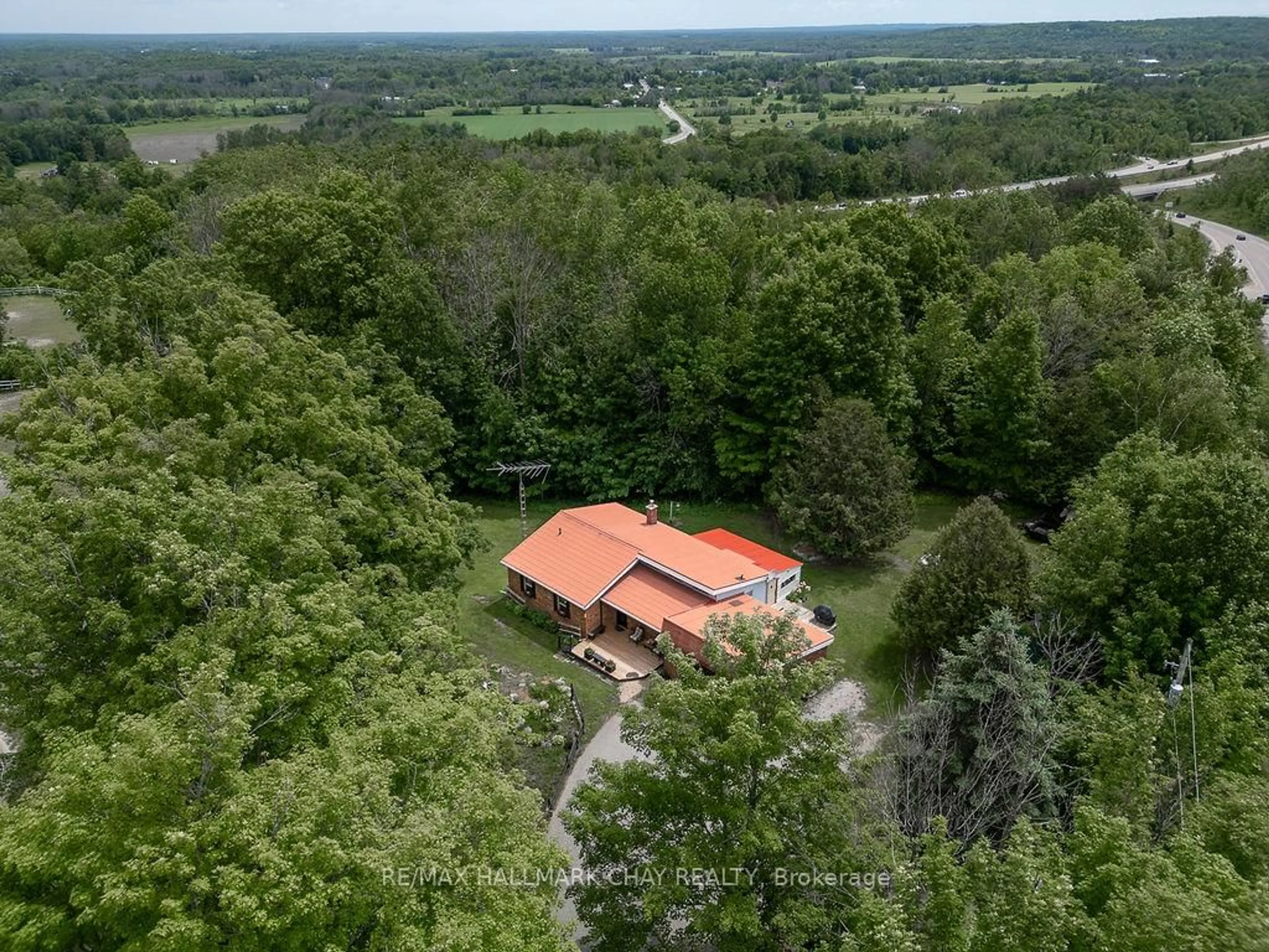 A pic from outside/outdoor area/front of a property/back of a property/a pic from drone, forest/trees view for 3204 Vasey Rd, Severn Ontario L0K 1E0