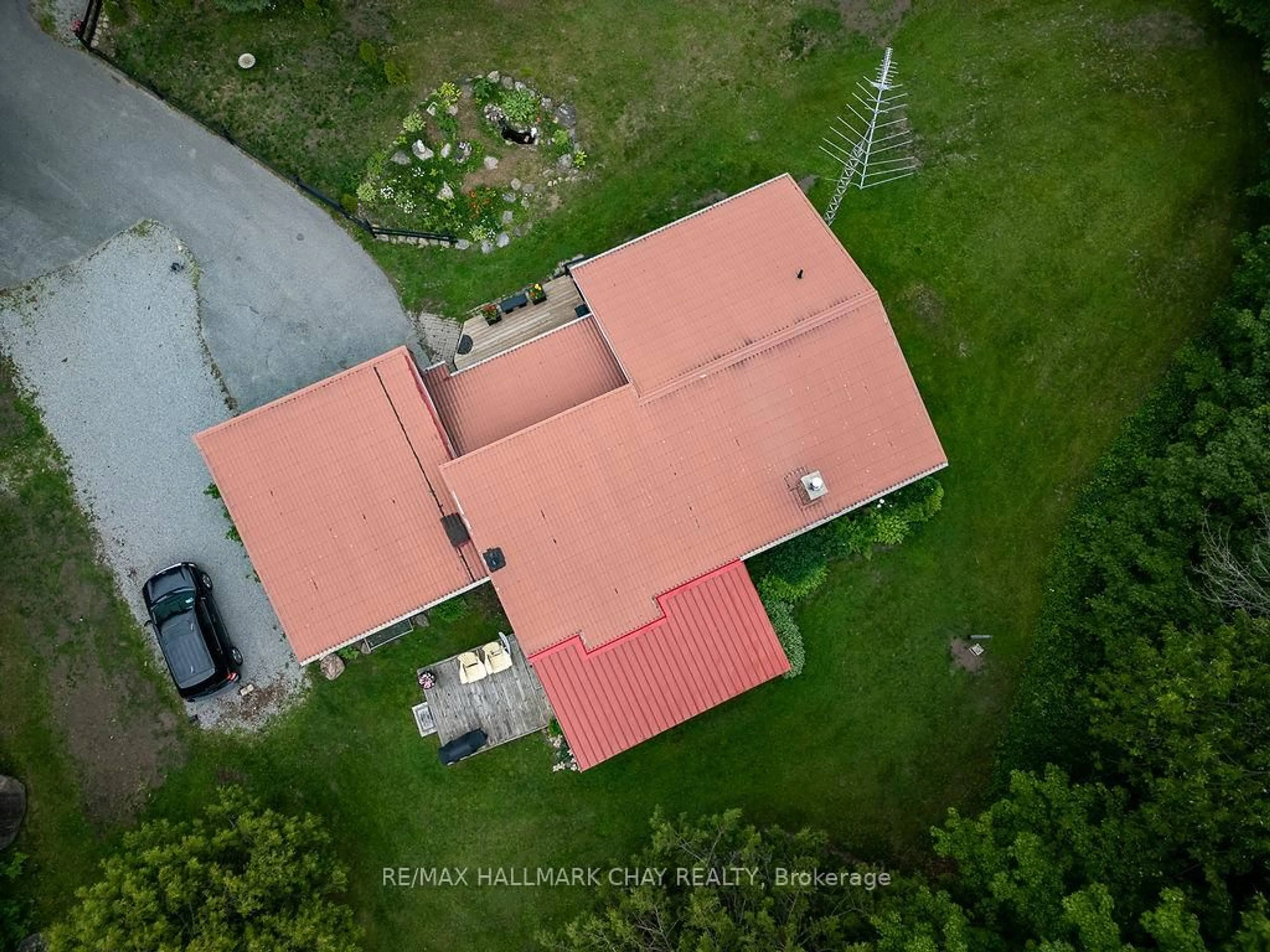 A pic from outside/outdoor area/front of a property/back of a property/a pic from drone, building for 3204 Vasey Rd, Severn Ontario L0K 1E0