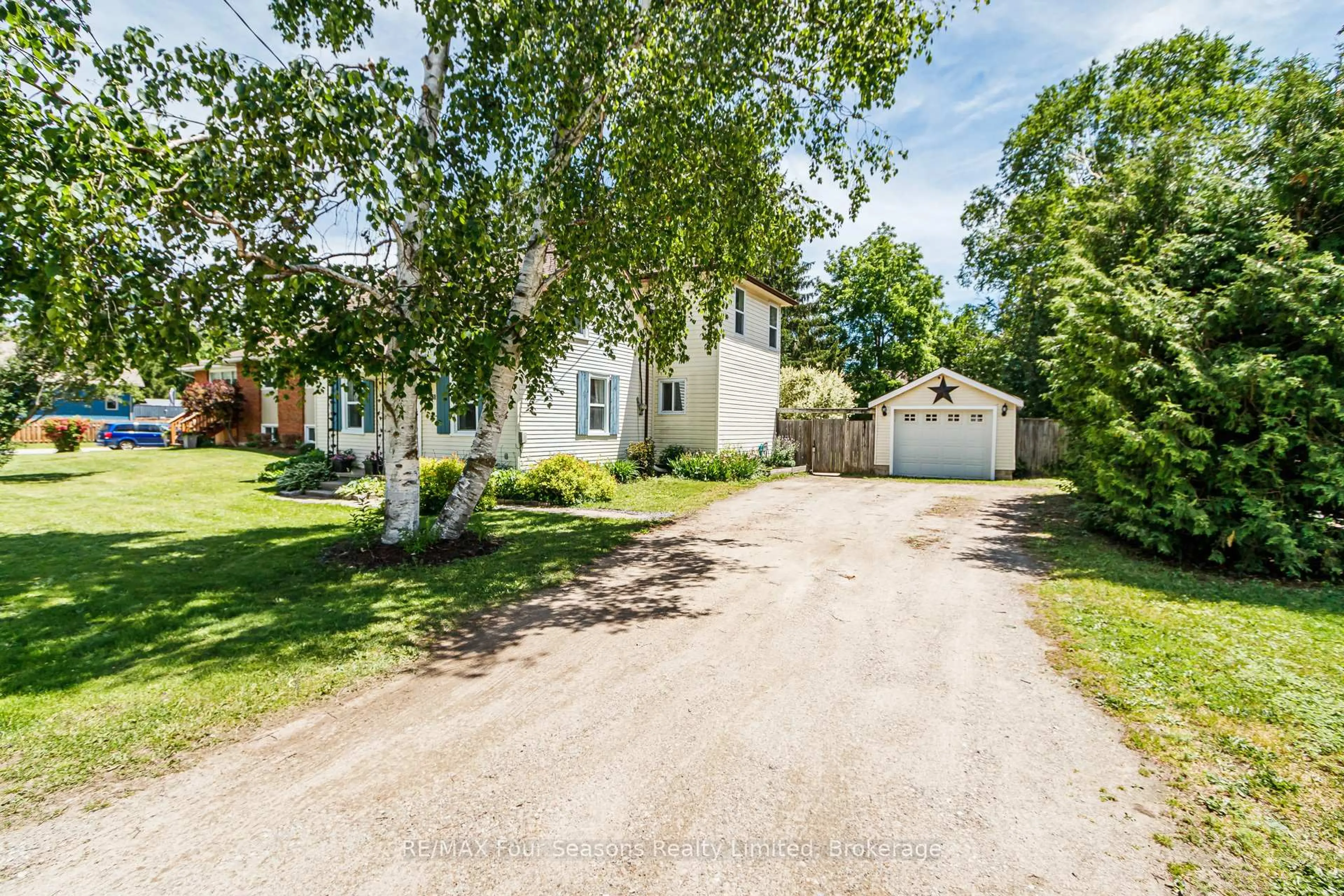 A pic from outside/outdoor area/front of a property/back of a property/a pic from drone, street for 261 Superior St, Clearview Ontario L0M 1S0