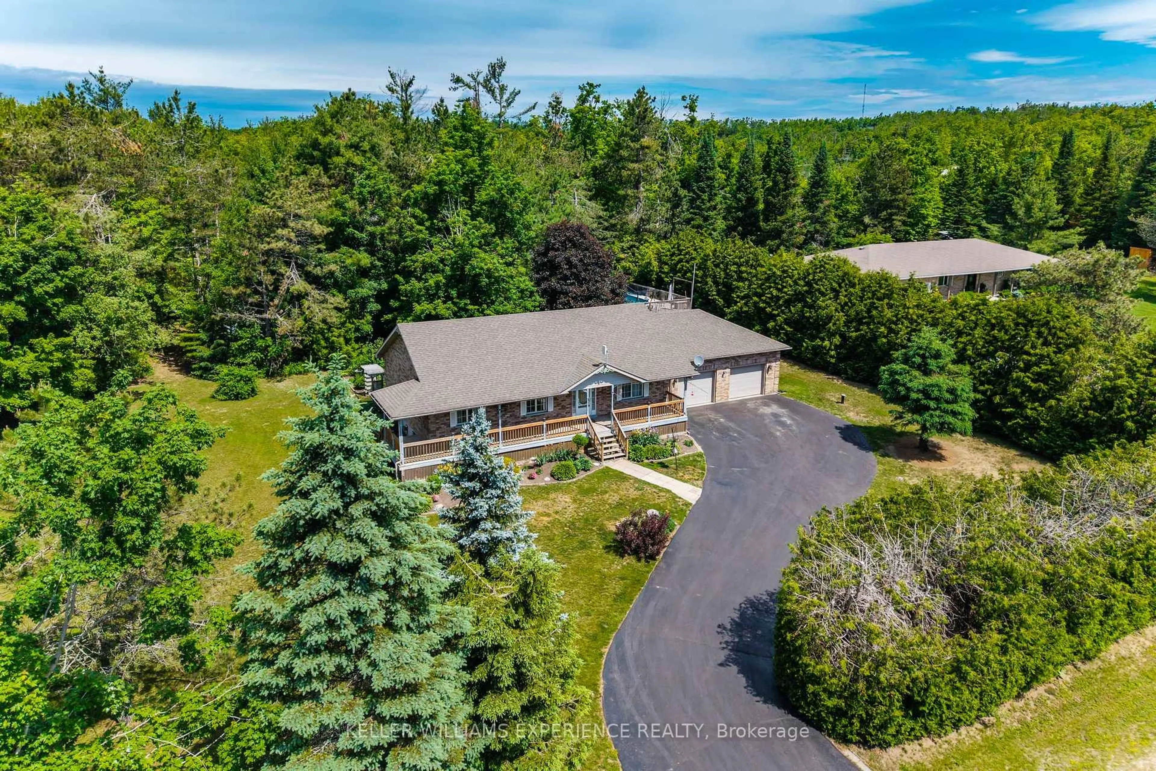 A pic from outside/outdoor area/front of a property/back of a property/a pic from drone, unknown for 2 Greenshields Cres, Oro-Medonte Ontario L0L 1T0