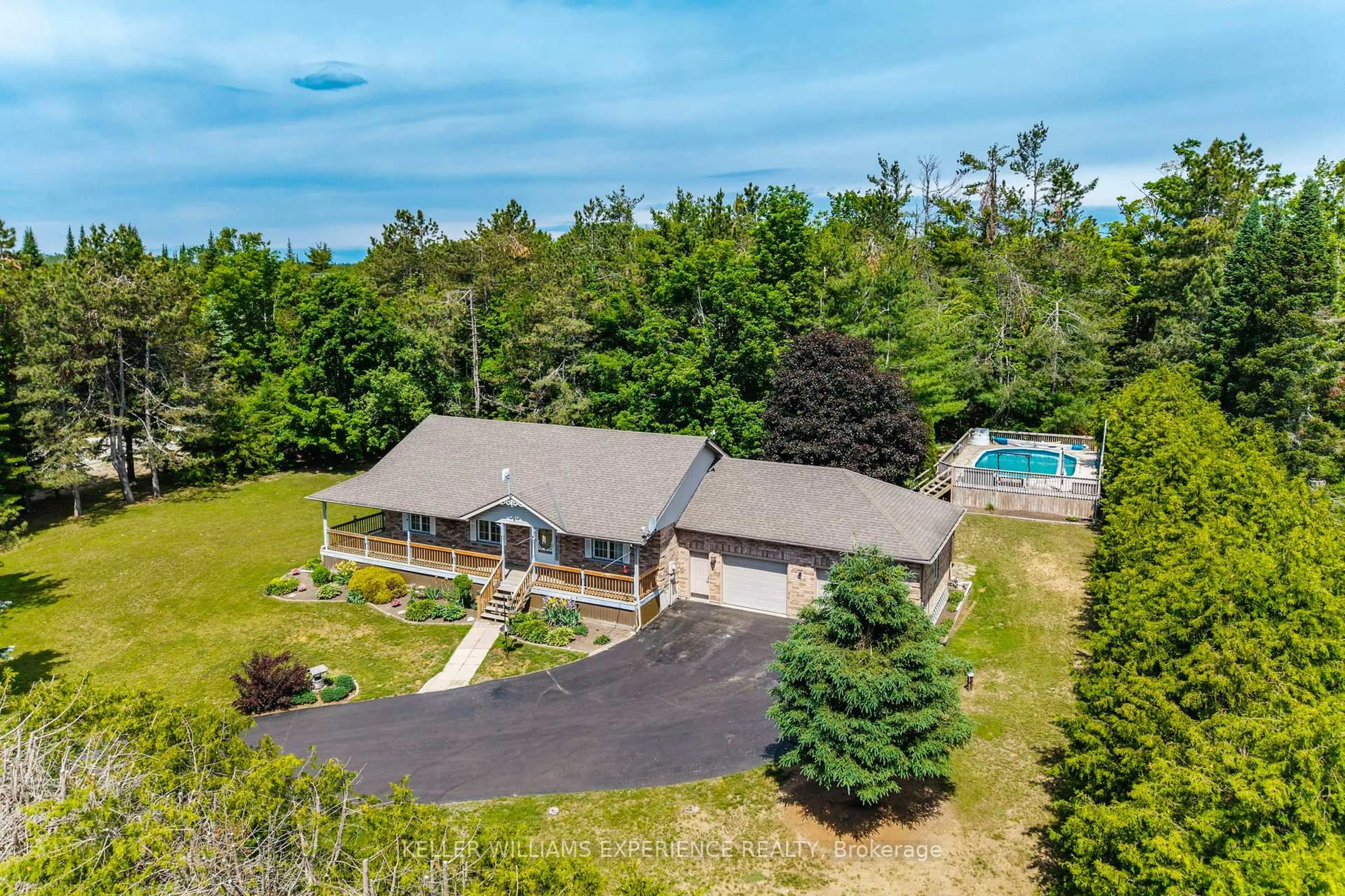 A pic from outside/outdoor area/front of a property/back of a property/a pic from drone, water/lake/river/ocean view for 2 Greenshields Cres, Oro-Medonte Ontario L0L 1T0