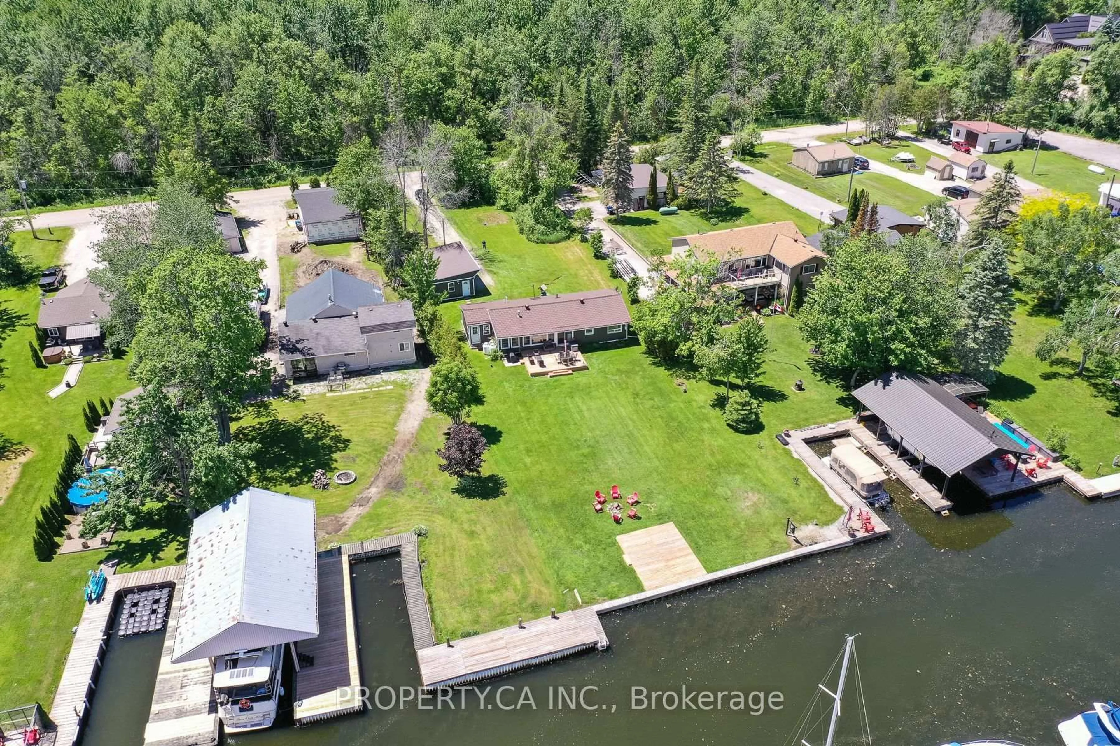 A pic from outside/outdoor area/front of a property/back of a property/a pic from drone, water/lake/river/ocean view for 4099 Glen Cedar Dr, Ramara Ontario L3V 6H7