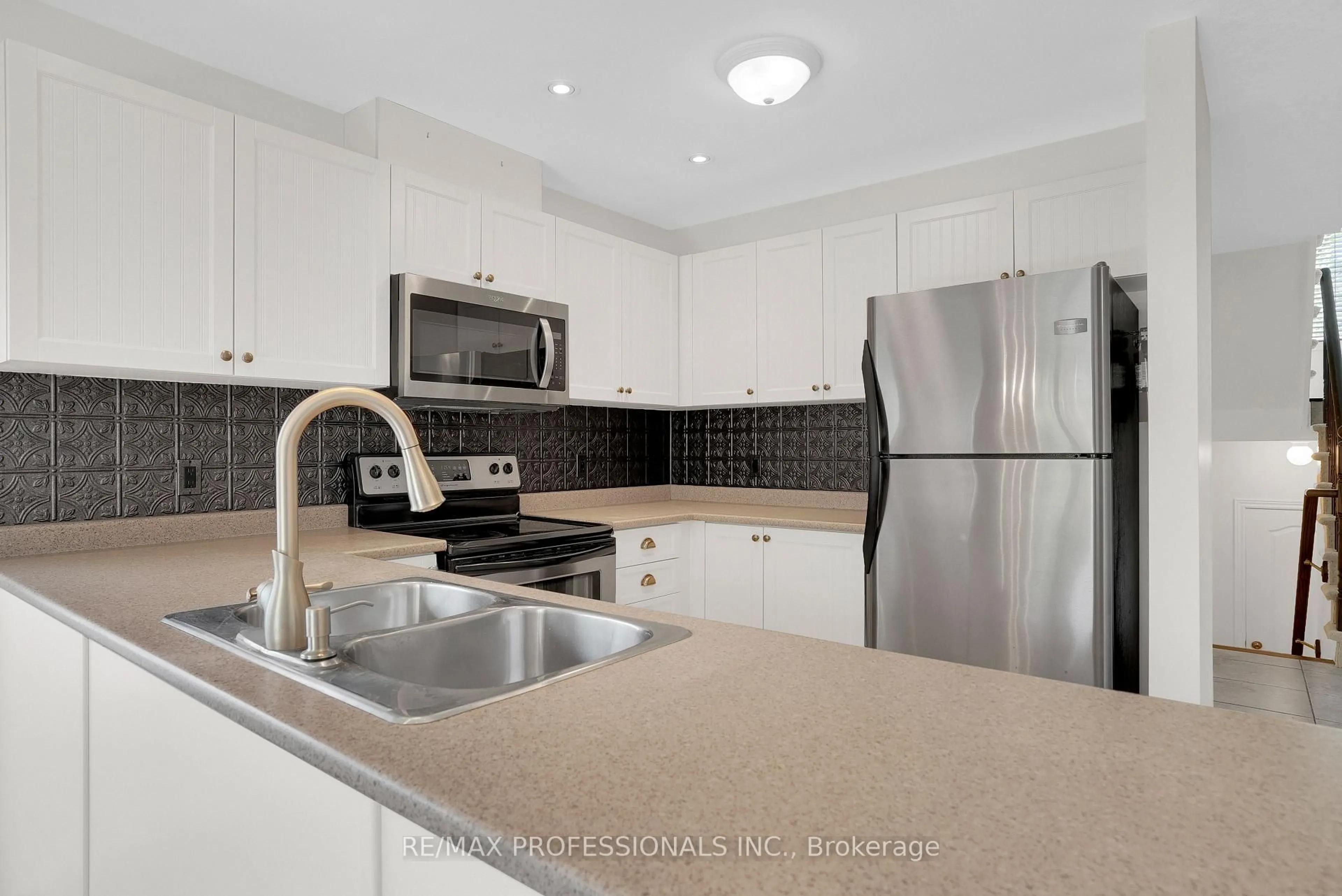 Standard kitchen, ceramic/tile floor for 800 West Ridge Blvd #72, Orillia Ontario L3V 0A1