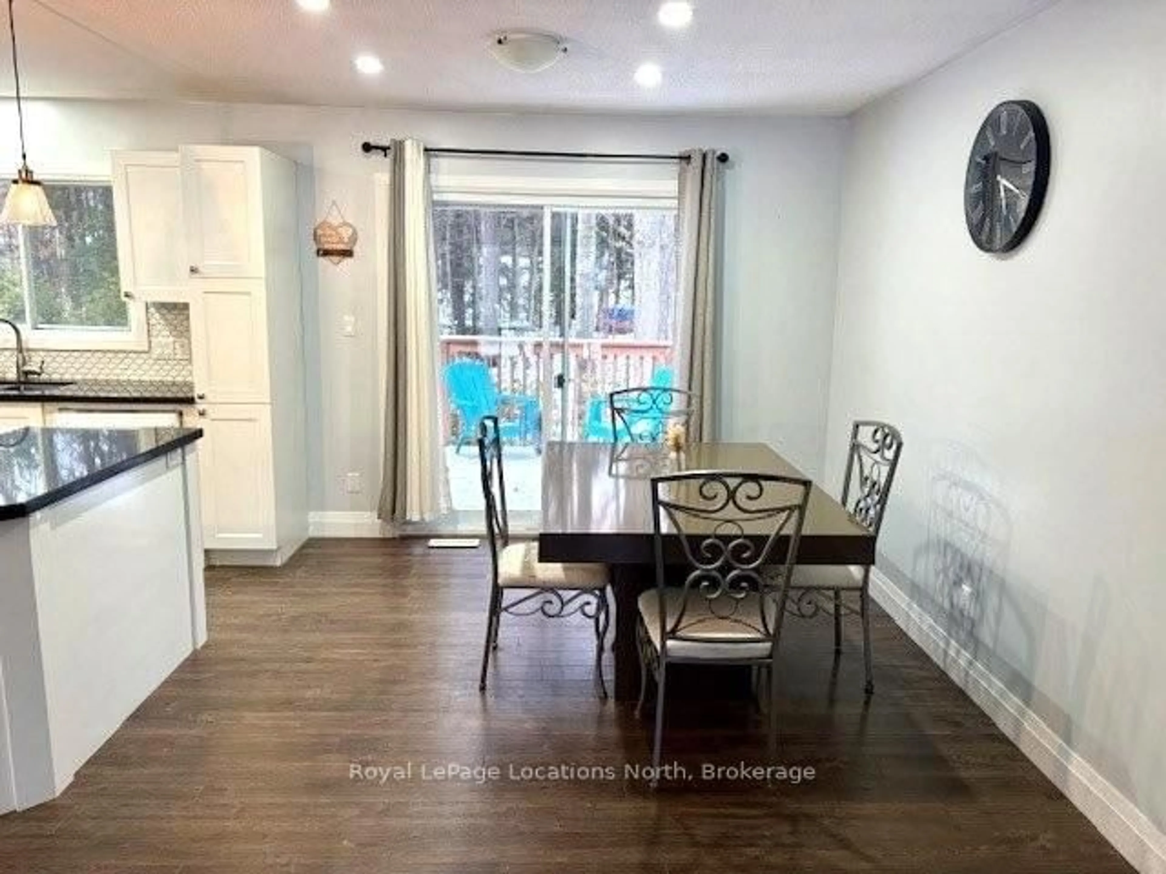 Dining room, wood/laminate floor for 40 Rue Vanier, Tiny Ontario L9M 0J2