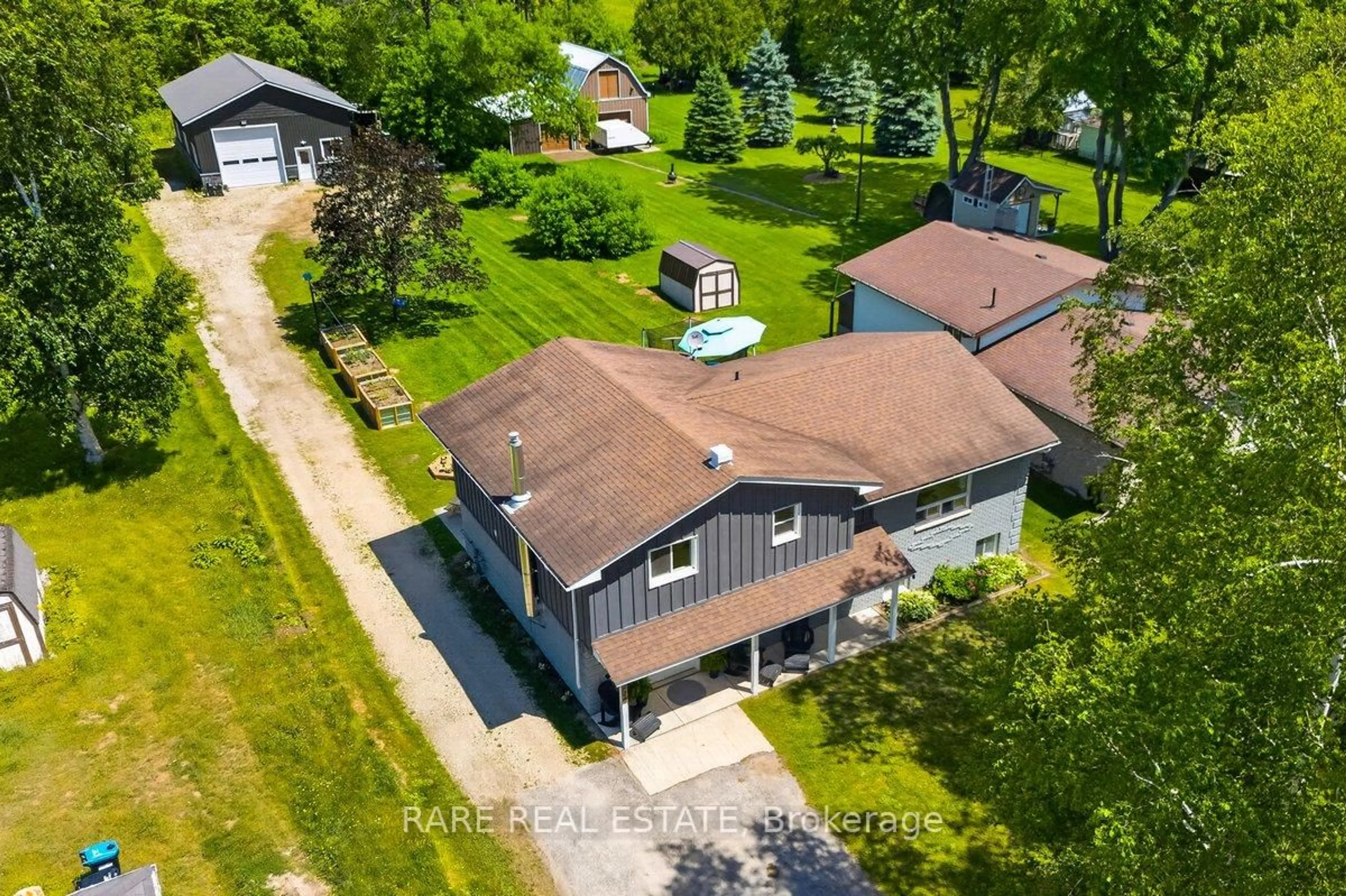 A pic from outside/outdoor area/front of a property/back of a property/a pic from drone, street for 236 Sunnidale St, Clearview Ontario L0M 1S0