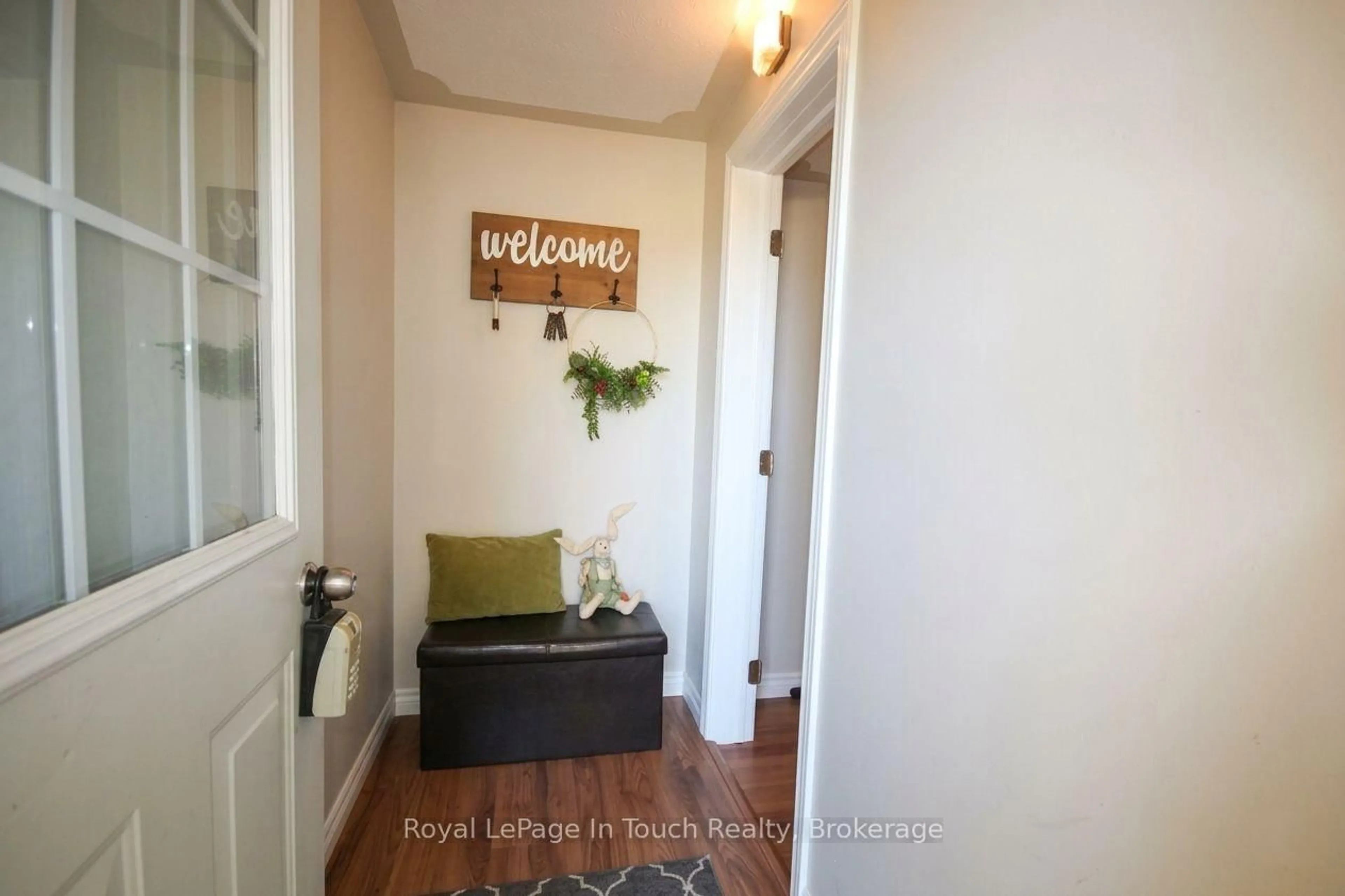 Indoor entryway for 46 Long Point Rd, Tay Ontario L0K 1E0