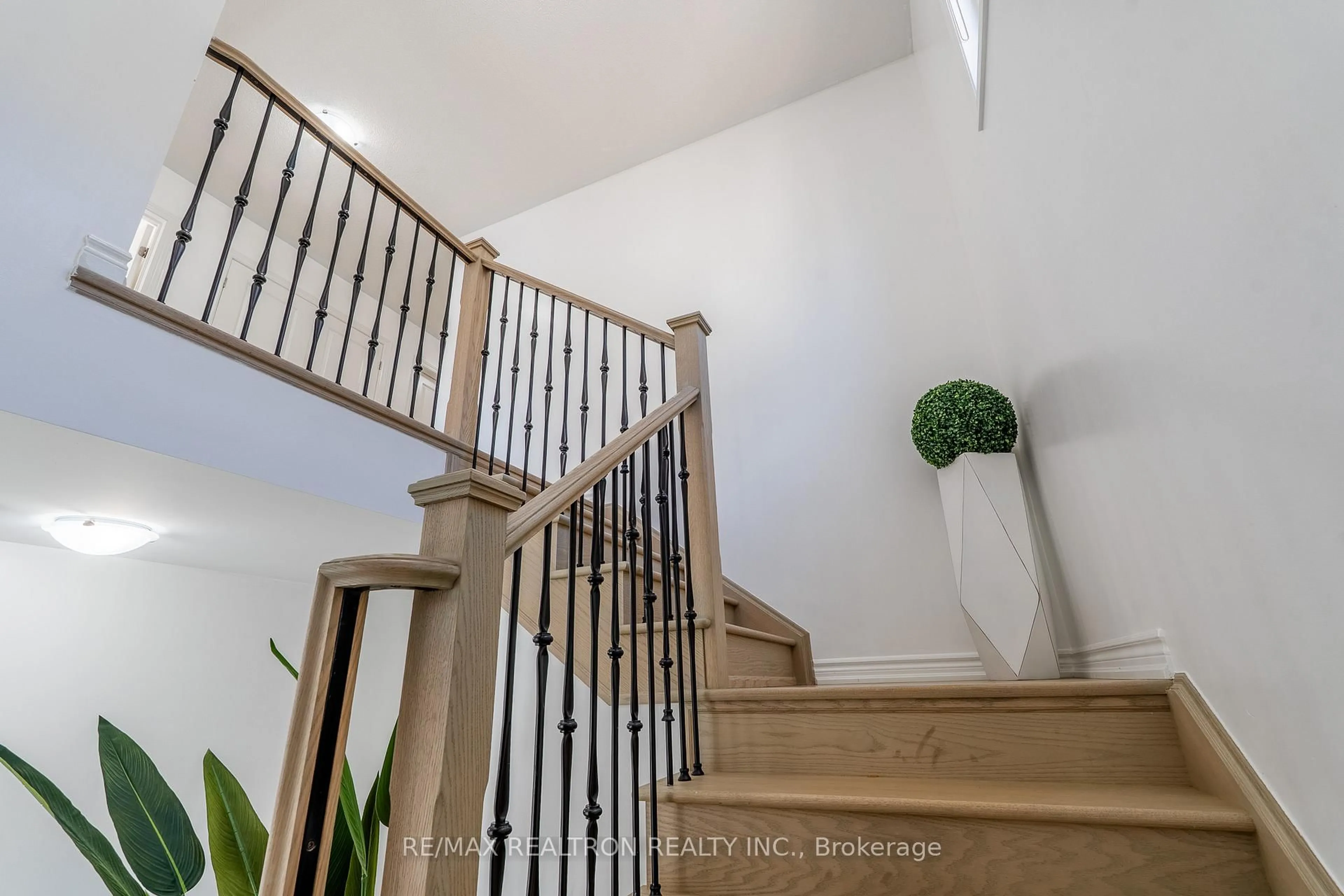 Stairs for 59 Gemini Dr, Barrie Ontario L9J 0K5