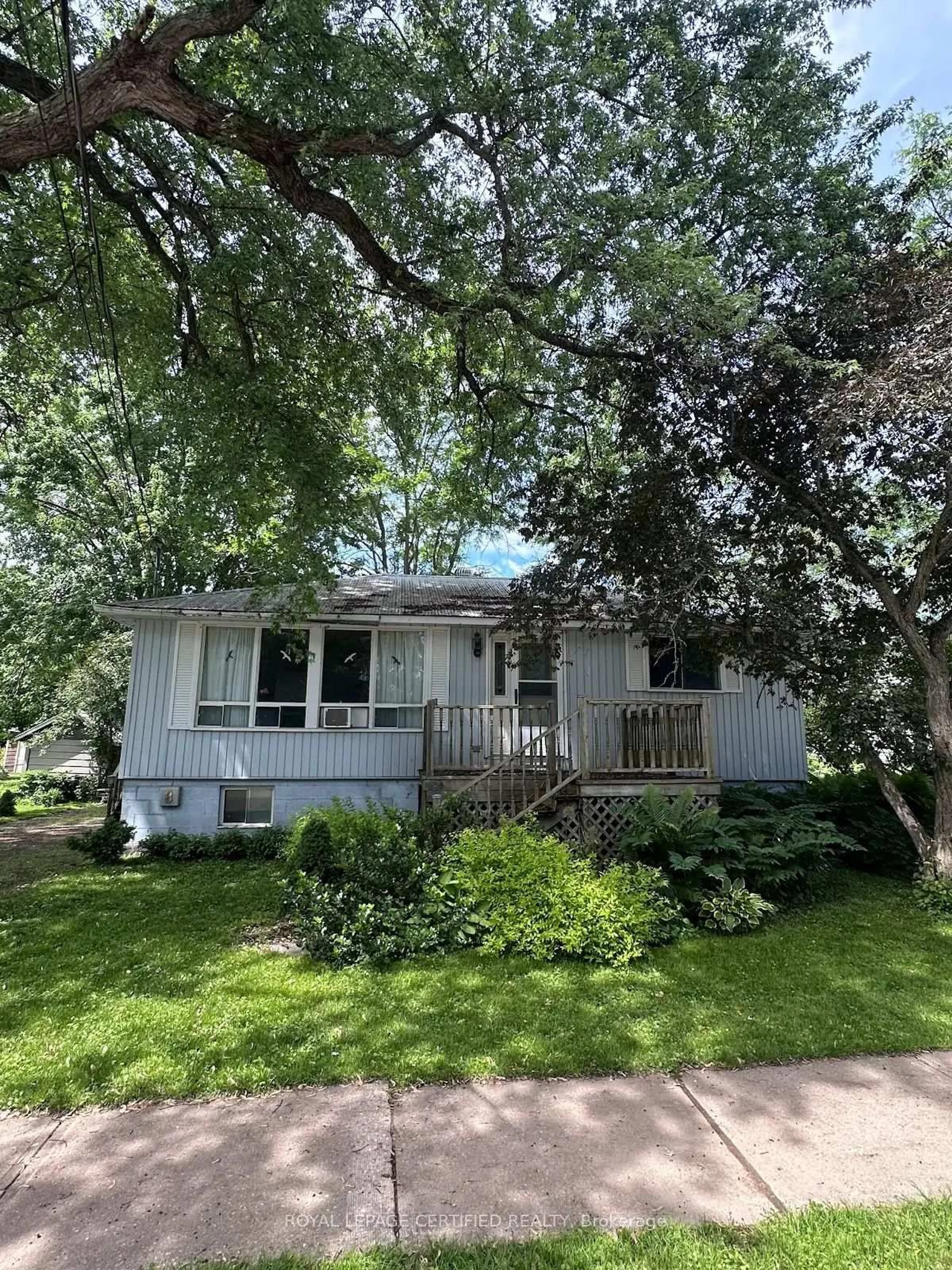Home with vinyl exterior material, street for 8 Bush St, Severn Ontario L0K 1E0